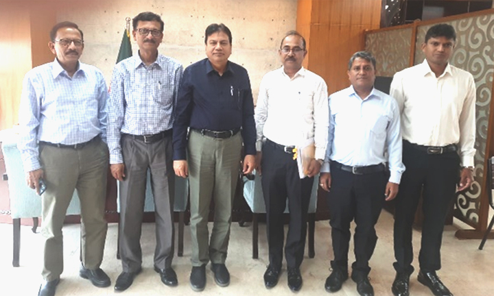 ১৯ মার্চ ২০২৫ তারিখে পররাষ্ট্র মন্ত্রণালয় এর মাননীয় উপদেষ্টা জনাব মোঃ তৌহিদ হোসেন এবং বাংলাদেশ জ্বালানী ও বিদ্যুৎ গবেষণা কাউন্সিল এর মাননীয় চেয়ারম্যান (সিনিয়র সচিব) জনাব মোহাম্মদ ওয়াহিদ হোসেন এনডিসি মহোদয়দের সাথে এলজিইডি'র মাননীয় প্রধান প্রকৌশলী জনাব মোঃ আব্দুর রশীদ মিয়া পররাষ্ট্র উপদেষ্টা মহোদয়ের অফিস কক্ষ্যে এলজিইডি'র স্বার্থ সংশ্লিষ্ট বিষয় নিয়ে আলোচনা করেছেন।