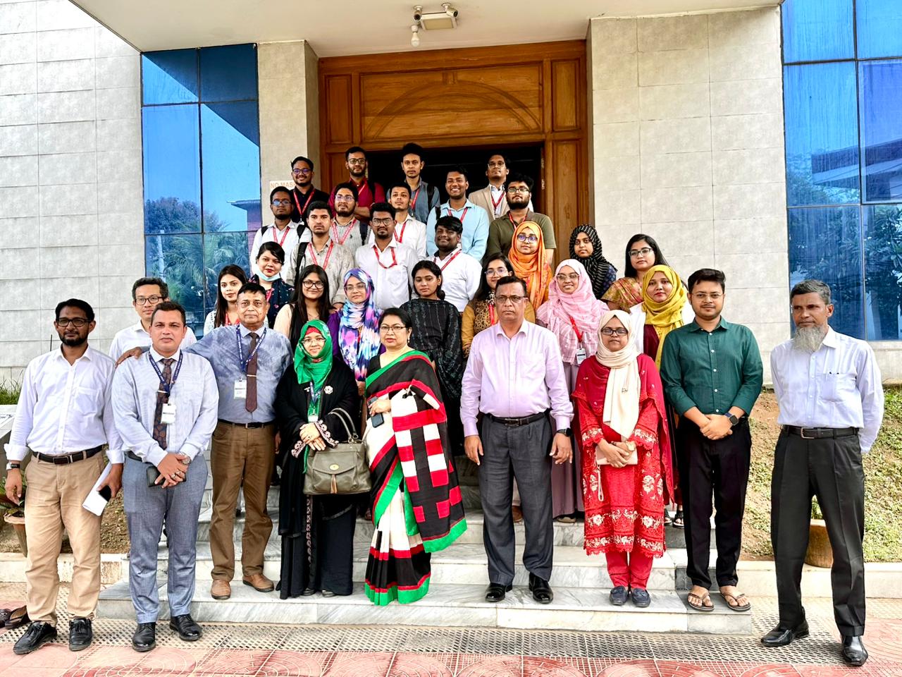 সাভারের আর্মি ইনস্টিটিউট অব বিজনেস এডমিনিস্ট্রেশন (AIBA) এর শিক্ষার্থীদের গবেষণাগার পরিদর্শন
