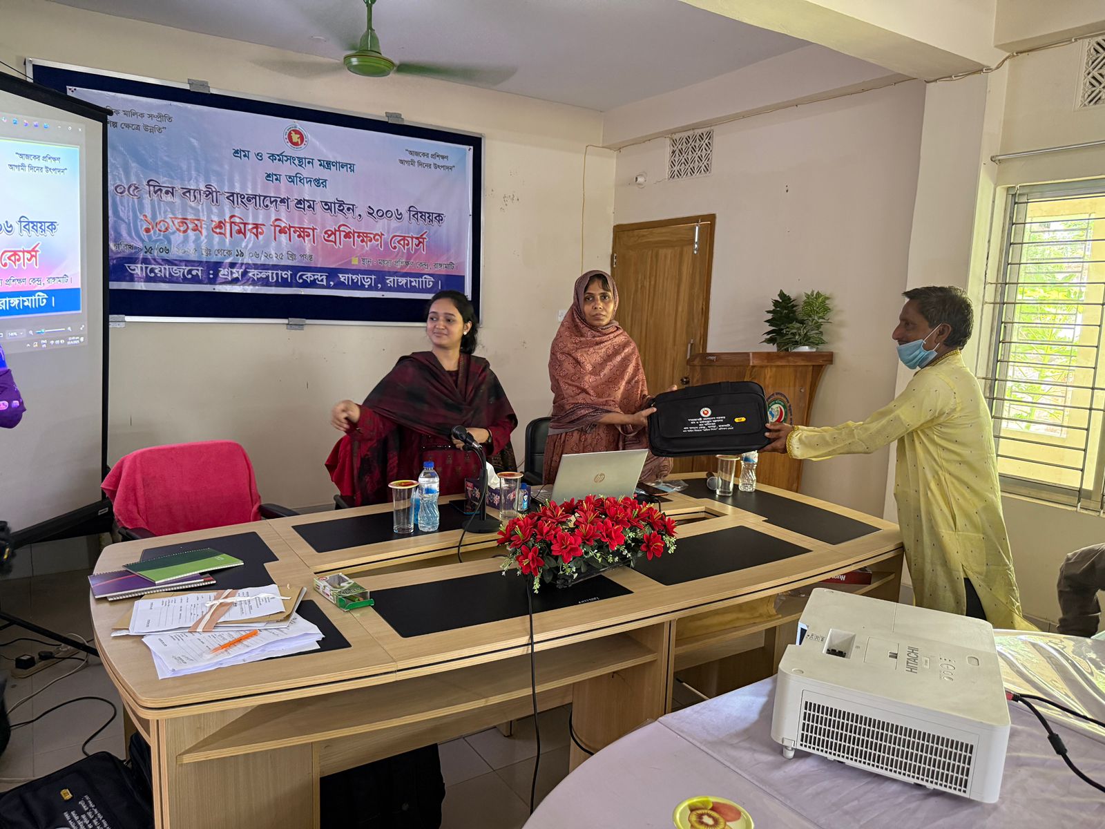 ১০তম শ্রমিক শিক্ষা প্রশিক্ষণ কোর্সের কার্যক্রম