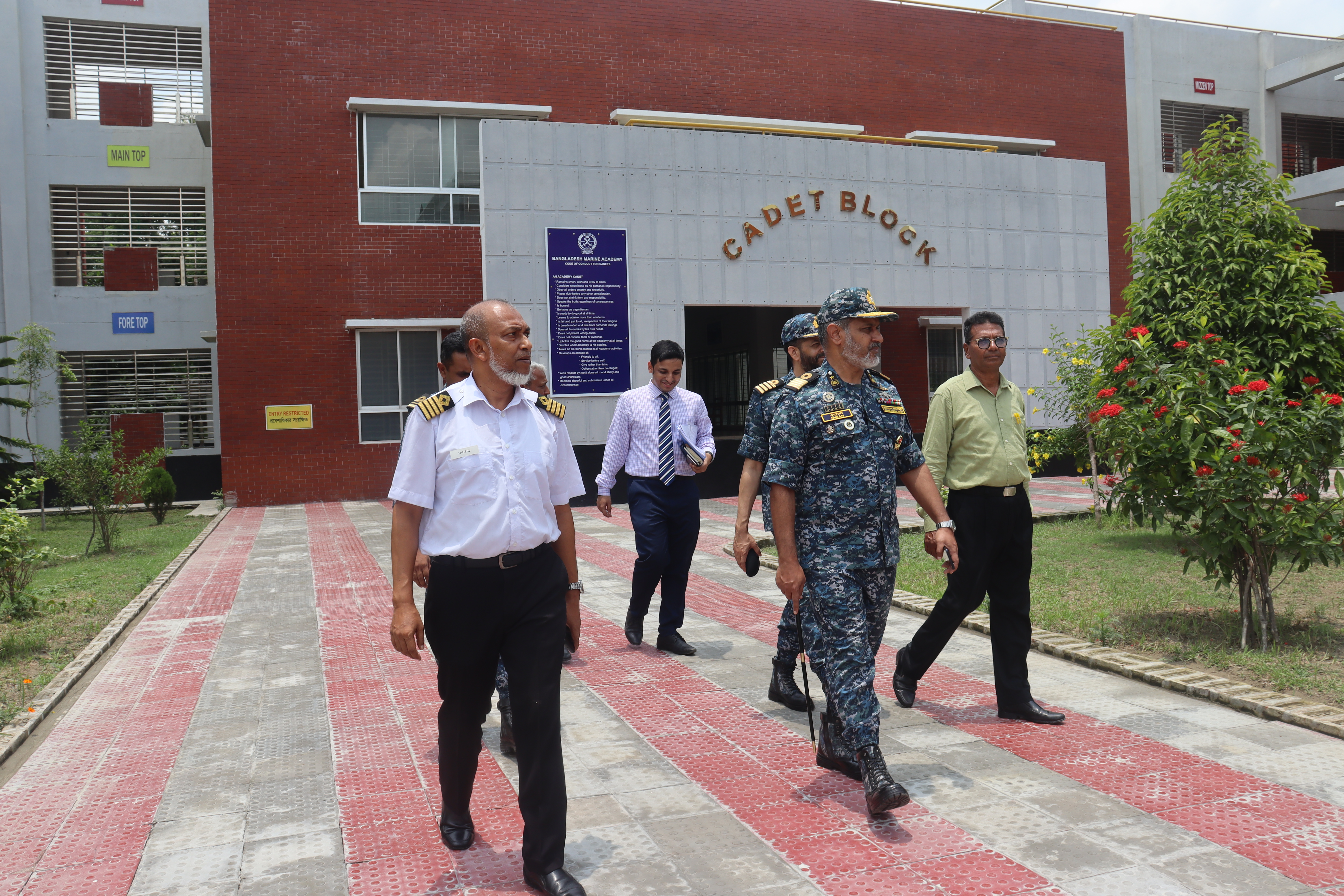 সম্মানিত রেজিস্ট্রার কমোডর মোহাম্মদ এহসানুল্লাহ খানের নেতৃত্বে বিএমইউ পরিদর্শন দলের বার্ষিক পরিদর্শন।