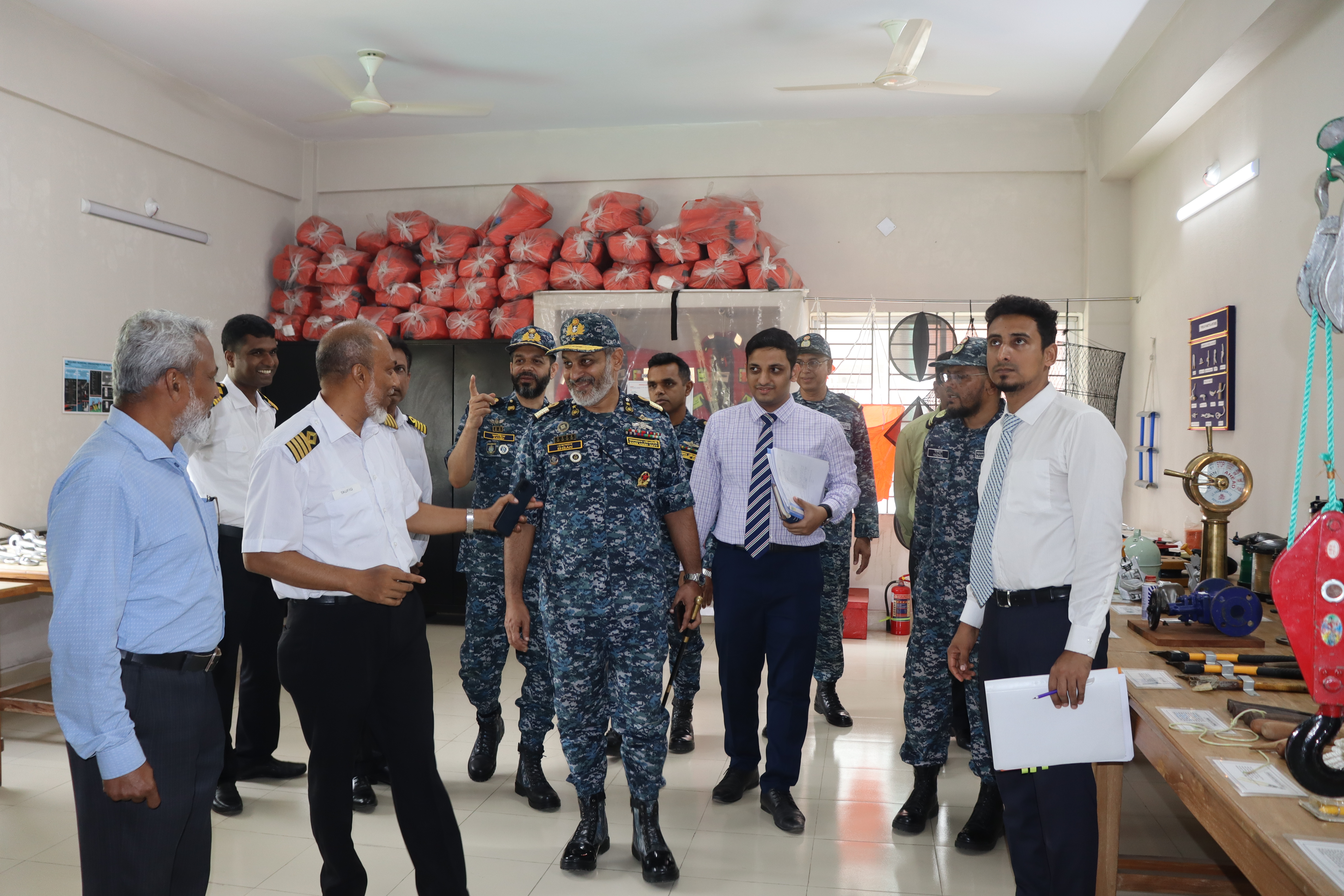 সম্মানিত রেজিস্ট্রার কমোডর মোহাম্মদ এহসানুল্লাহ খানের নেতৃত্বে বিএমইউ পরিদর্শন দলের বার্ষিক পরিদর্শন।