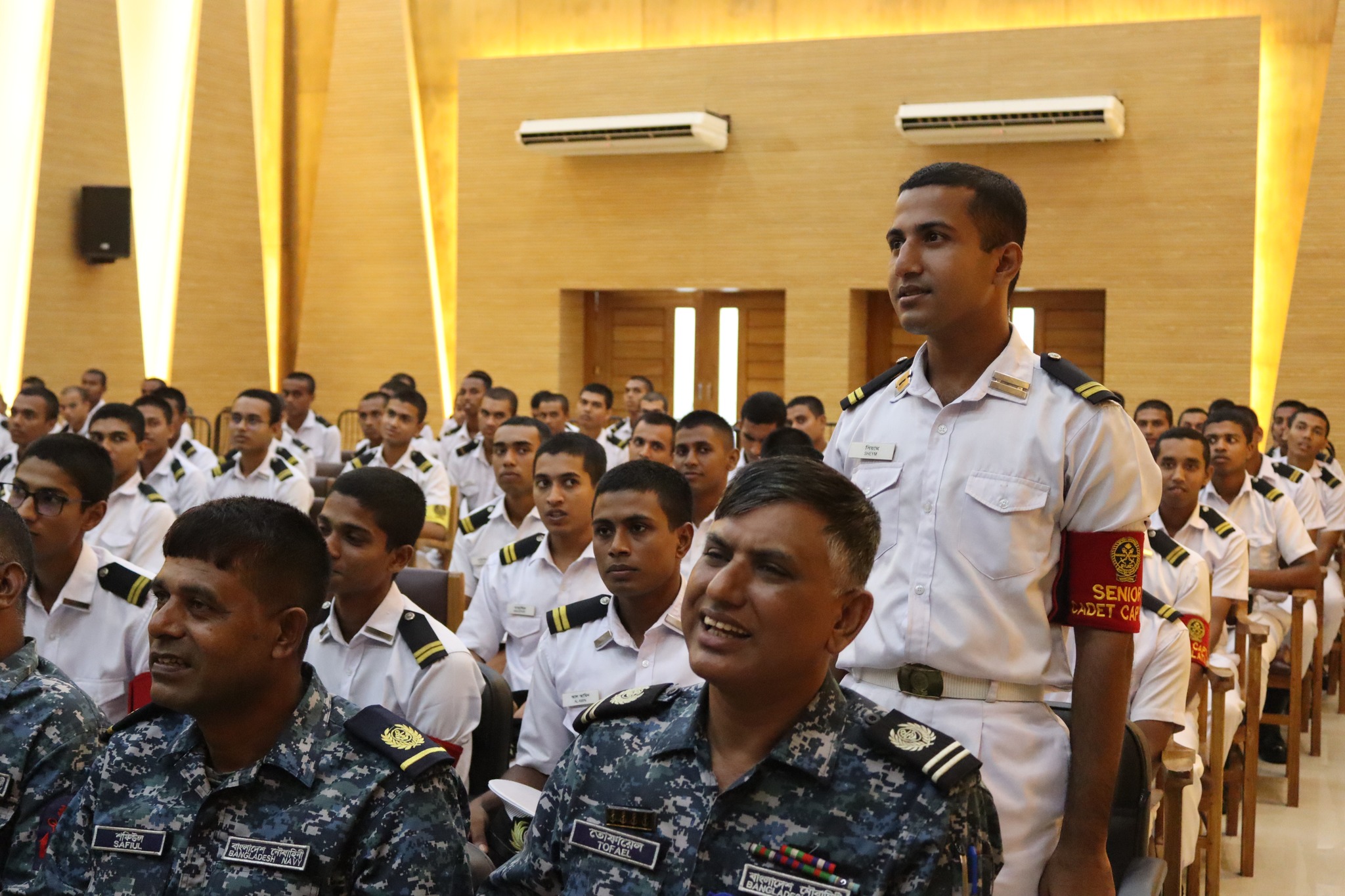 কমান্ড্যান্টে আলোচনা