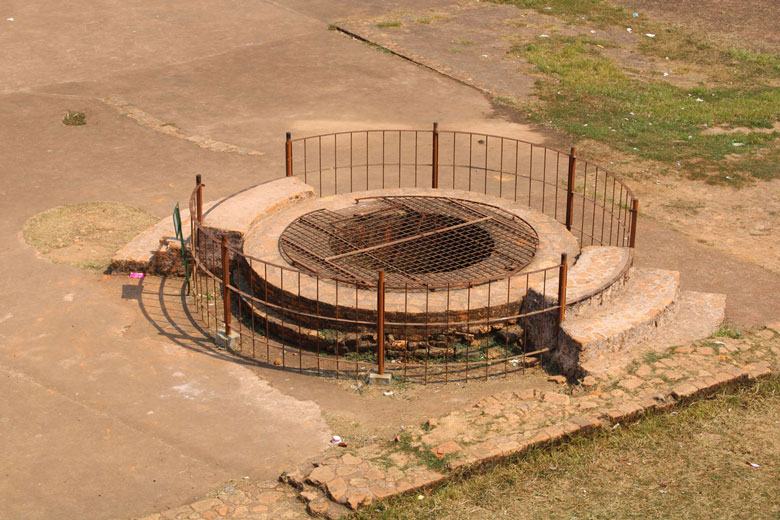 শালবন বিহারের প্রাচীন জলকূপ