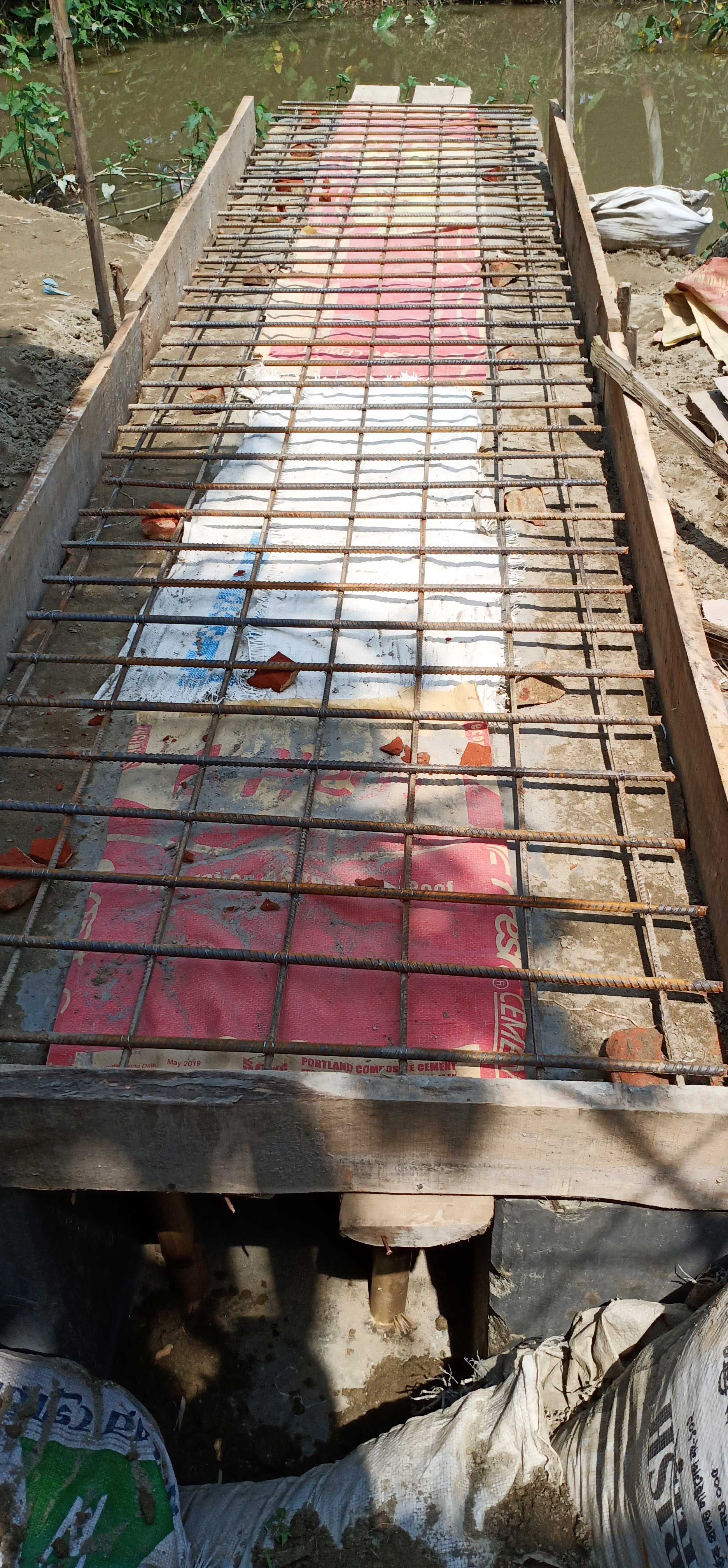 ৬নং মাড়েয়া বামনহাট ইউনিয়নে এল জি এস পি-৩ এর আওতায় ৩নং ওয়ার্ডে ফুটকিবাড়ী উচ্চ বিদ্যালয়ে ১টি গেট সহ বাউন্ডারী প্রাচীর নির্মান।অর্থ বছর-২০১৭-২০১৮ বাস্তবায়ন ২০১৮-২০১৯