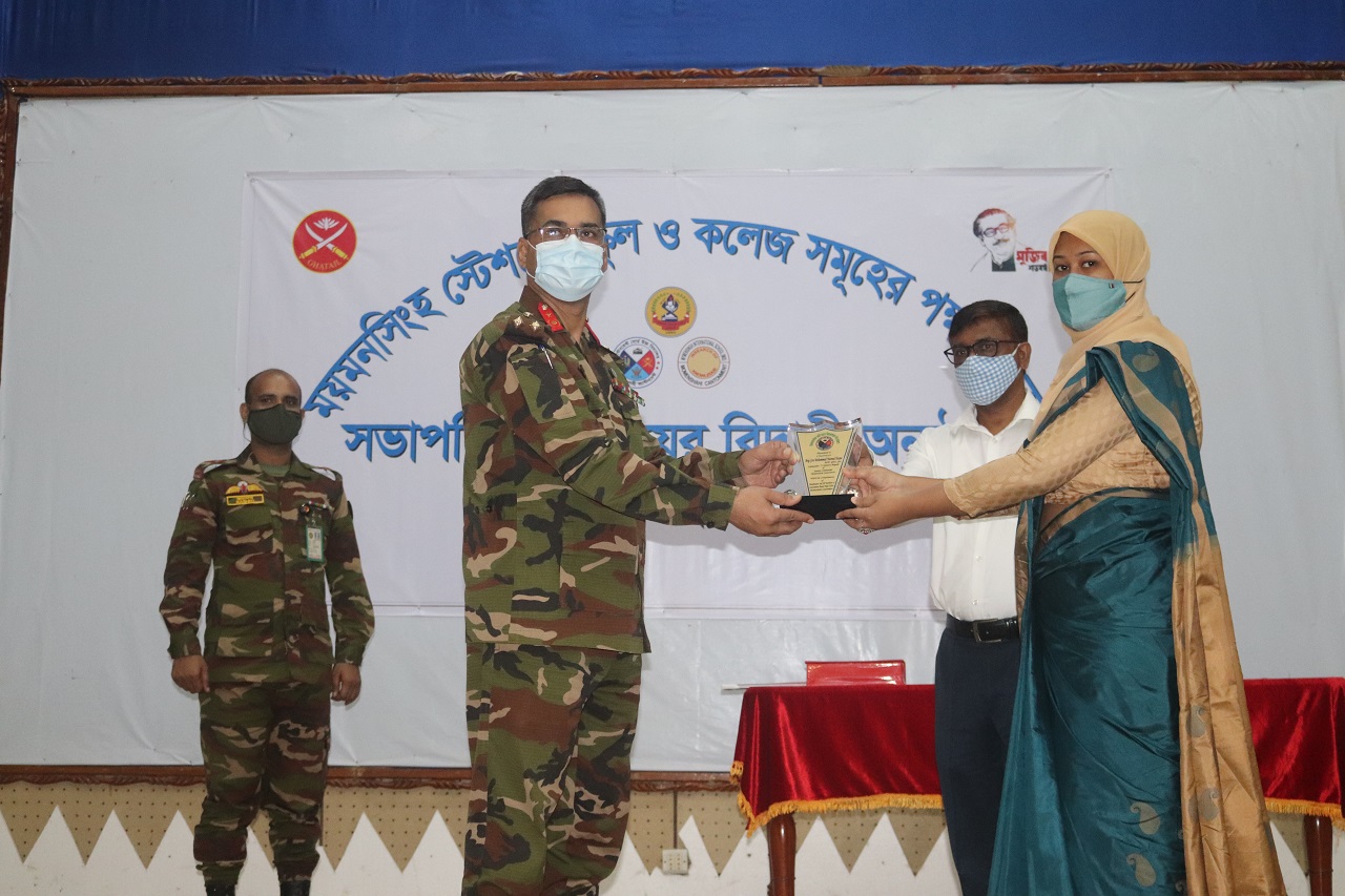 সভাপতি মহোদয়ের বিদায় অনুষ্ঠানে সম্মানিত সি ই ও স্যার।