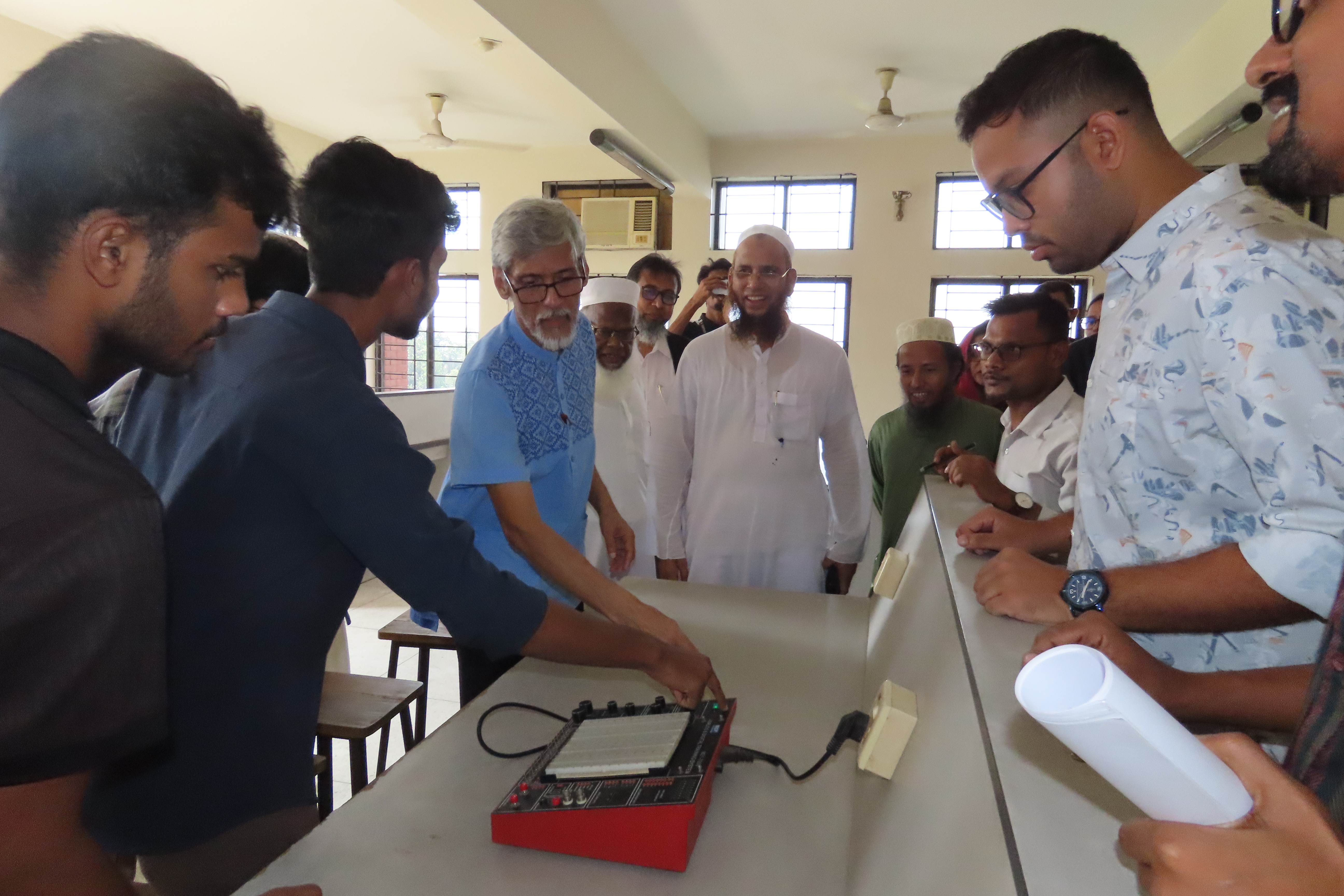 বাংলাদেশ বিশ্ববিদ্যালয় মঞ্জুরী কমিশন (ইউজিসি) এর সম্মানিত সদস্যগণ ময়মনসিংহ ইঞ্জিনিয়ারিং কলেজ পরিদর্শন