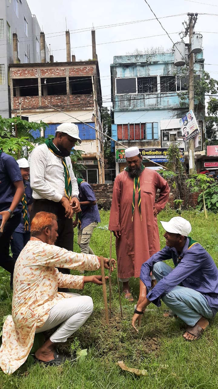 শিক্ষাঙ্গন পরিস্কার পরিচ্ছন্নতা বজায় রাখার জন্য স্বেচ্ছাসেবক হিসেবে স্কাউট ও রোভারদের সম্পৃক্ততা