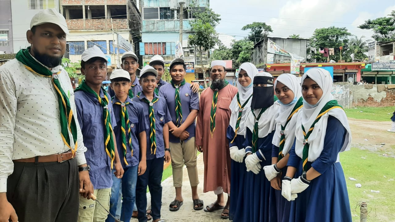 শিক্ষাঙ্গন পরিস্কার পরিচ্ছন্নতা বজায় রাখার জন্য স্বেচ্ছাসেবক হিসেবে স্কাউট ও রোভারদের সম্পৃক্ততা