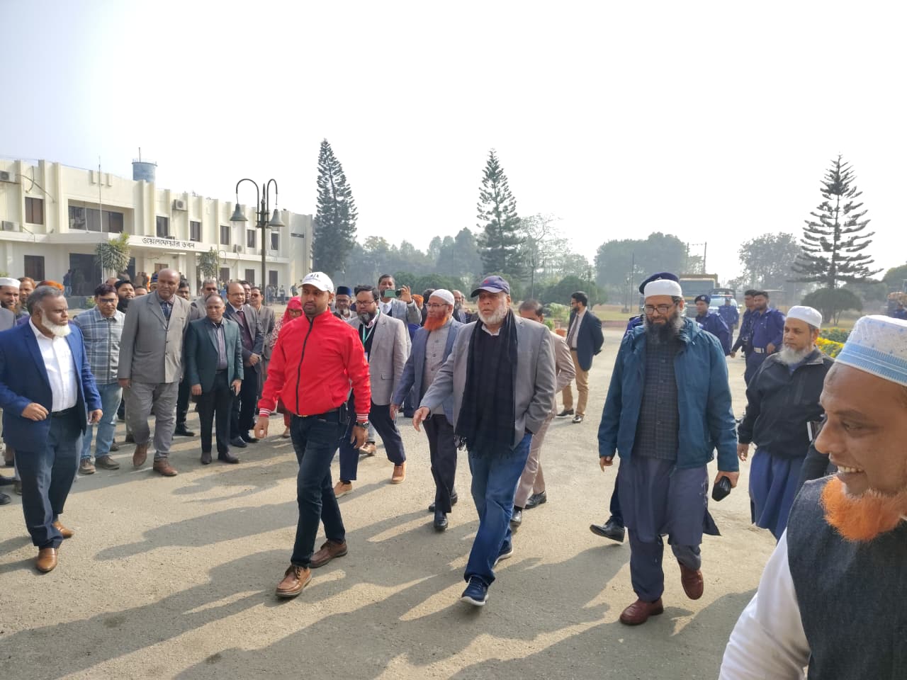 অদ্য ০৮-০১-২০২৬ তারিখ বিদ্যুৎ, জ্বালানি ও খনিজ সম্পদ বিষয়ক উপদেষ্টা জনাব মুহাম্মদ ফাওজুল কবির খান মধ্যপাড়া গ্রানাইট মাইন পরিদর্শন করেন এবং এমজিএমসিএল এর কর্মকর্তাদের সাথে মতবিনিময় সভা অনুষ্ঠিত হয়। উক্ত সময়ে আরও উপস্থিত ছিলেন জ্বালানি ও খনিজ সম্পদ বিভাগের সচিব জনাব মোহাম্মদ সাইফুল ইসলাম, পেট্রোবাংলার চেয়ারম্যান ও অতিরিক্ত সচিব মো. রেজানুর রহমান, এমজিএমসিএল পরিচালনা পর্ষদের চেয়ারম্যান ও জ্বালানি ও খনিজ সম্পদ বিভাগের অতিরিক্ত সচিব জনাব মোঃ রফিকুল আলম, এমজিএমসিএল পরিচালনা পর্ষদের পরিচালক  ও বাংলাদেশ ভূতাত্ত্বিক জরিপ অধিদপ্তরের উপ-মহাপরিচালক (ভূতত্ত্ব) জনাব মোঃ আলী আকবর, এমজিএমসিএল এর ব্যবস্থাপনা পরিচালক জনাব মোঃ প্রকৌ. ডি. এম. জোবায়েদ হোসেন, বাংলাদেশ রেলওয়ের মহাপরিচালক মোঃ আফজাল হোসেন