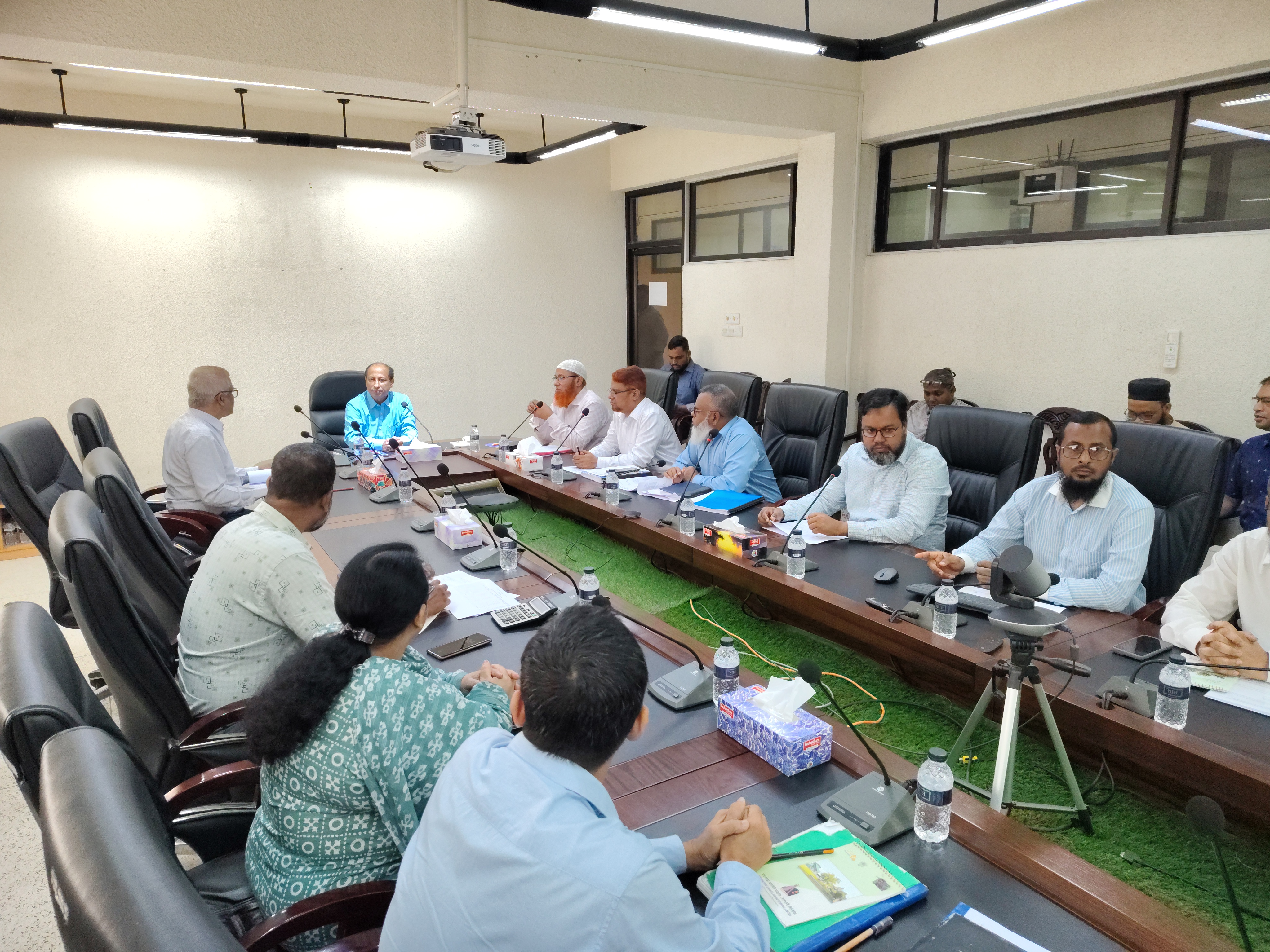 জনাব মোঃ রফিকুল আলম, চেয়ারম্যান, এমজিএমসিএল পরিচালনা পর্ষদ ও অতিরিক্ত সচিব (অপারেশন), জ্বালানি ও খনিজ সম্পদ বিভাগ ২২-০৫-২০২৫ তারিখ মধ্যপাড়া গ্রানাইট মাইনিং কোম্পানি লিমিটেড-এর অপারেশনাল কার্যক্রম সরেজমিন পরিদর্শন করেন।