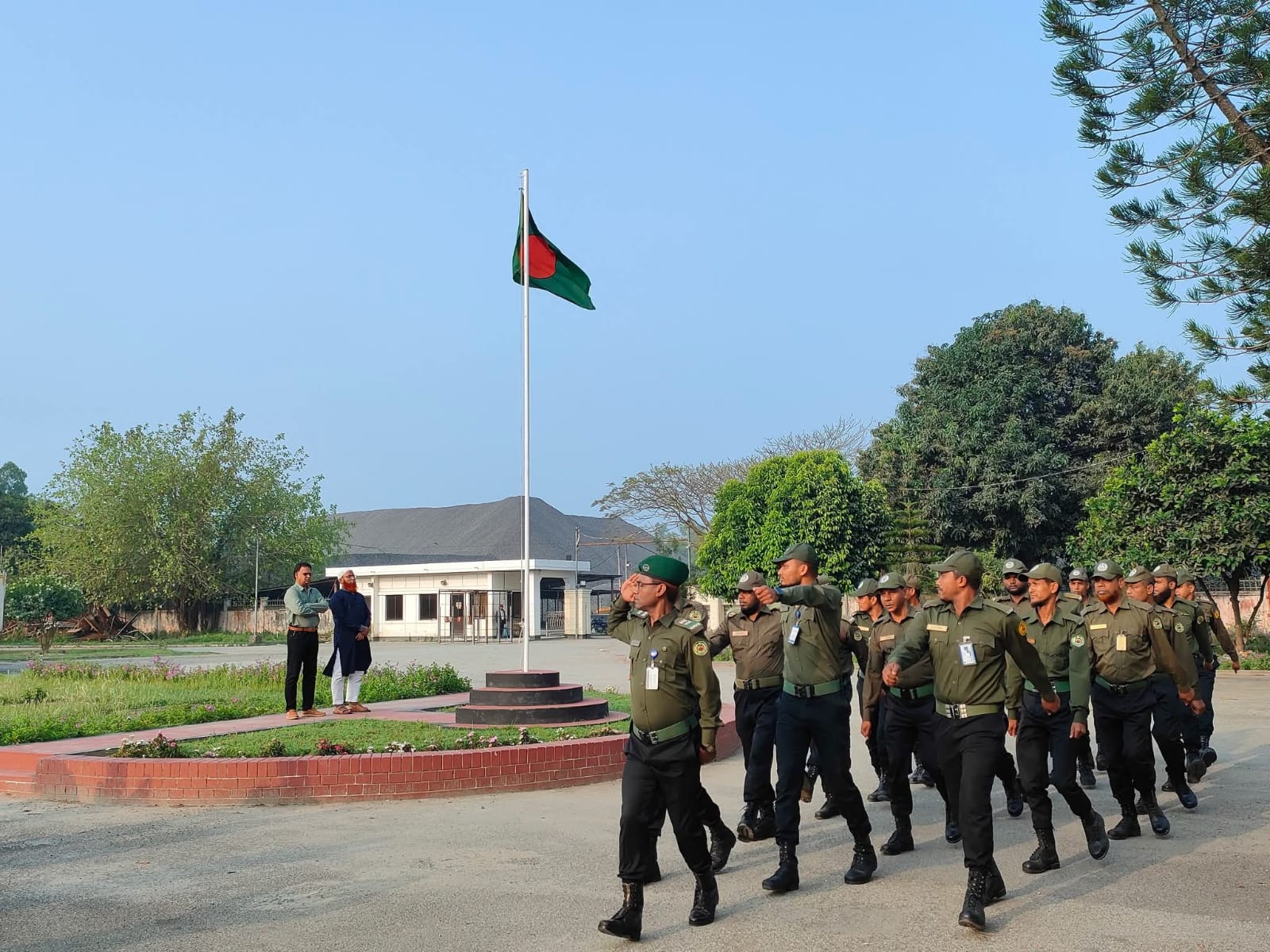 ২৬ শে মার্চ উপলক্ষে মধ্যপাড়া গ্রানাইট মাইনিং কোম্পানি লিমিটেড কর্তৃক আয়োজিত পতাকা উত্তোলন, কুচকাওয়াজ, আলোচনা সভা এবং দোয়া। এতে উপস্থিত ছিলেন ব্যবস্থাপনা পরিচালক , মহাব্যবস্থাপক উপ-মহাবস্থাপক ও অন্যান্য পর্যায়ে কর্মকর্তা ও কর্মচারীগণ।