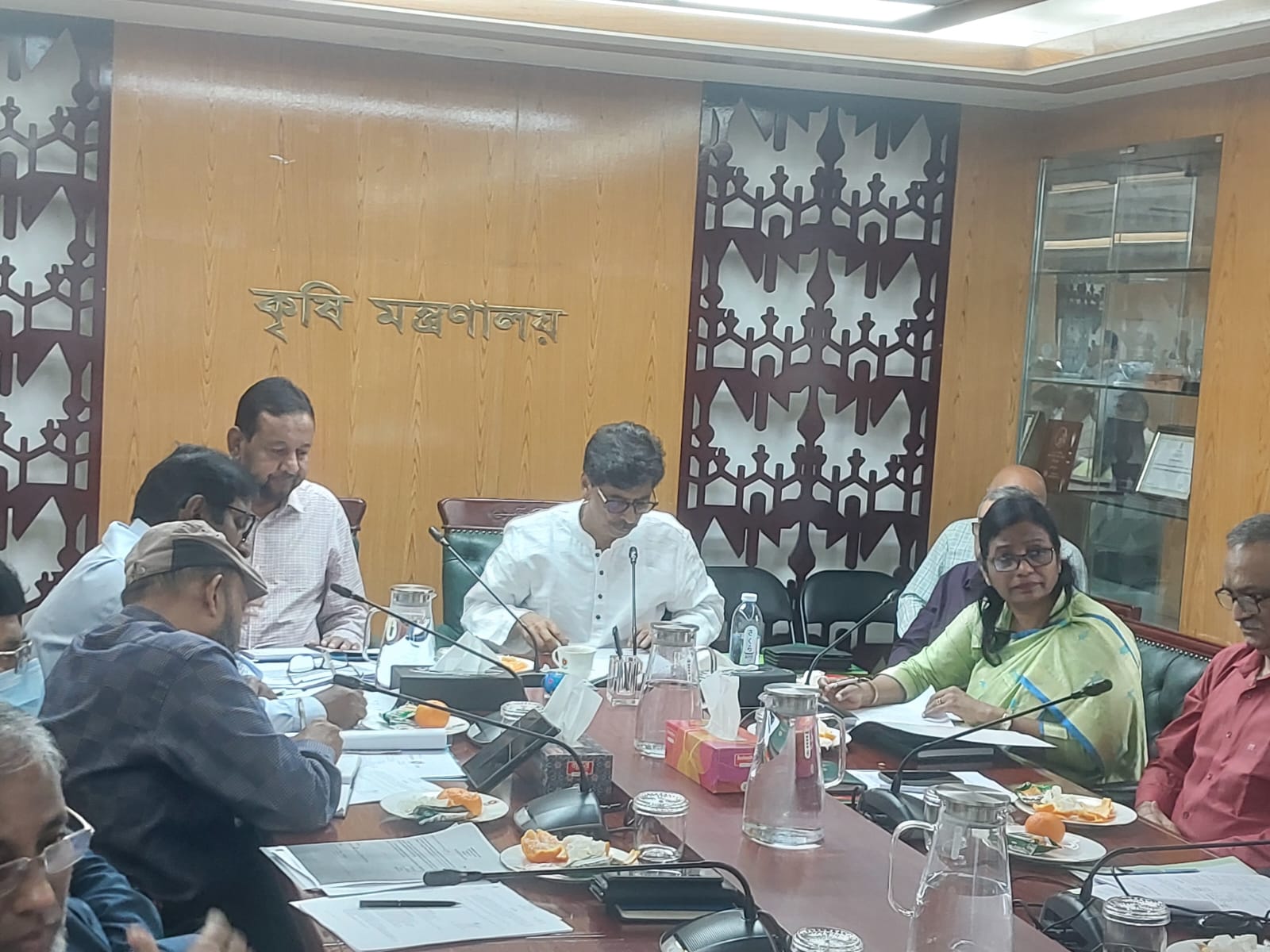 আজ কৃষি মন্ত্রণালয়ের সভাকক্ষে অনুষ্ঠিত ''সরকারের নির্বাচনী ইশতেহার অনুযায়ী ১৮০ দিনের কর্মসূচি বাস্তবায়ন অগ্রগতি পর্যালোচনা সভায় '' মাননীয় মন্ত্রী, কৃষি মন্ত্রণালয় এবং মৎস্য ও প্রাণিসম্পদ মন্ত্রণালয় জনাব মোহাম্মদ আমিন উর রশিদ উপস্থিত ছিলেন।