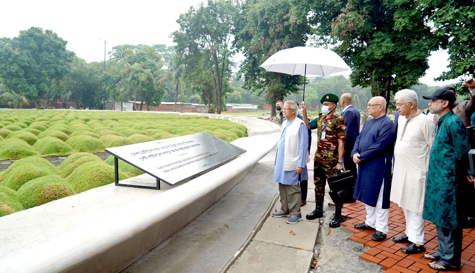 ‘জুলাই গণঅভ্যুত্থান দিবস’ উপলক্ষে গত ০৫ আগস্ট ২০২৫ মঙ্গলবার গণভবনে নির্মাণাধীন ‘জুলাই গণঅভ্যুত্থান স্মৃতি জাদুঘর’-এর নির্মাণকাজের অগ্রগতি পর্যবেক্ষণ করেছেন অন্তর্বর্তী সরকারের মাননীয় প্রধান উপদেষ্টা প্রফেসর মুহাম্মদ ইউনূস।