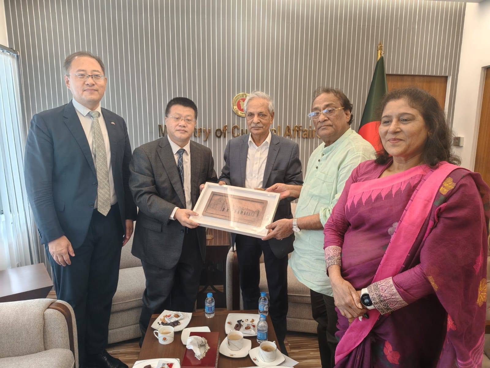 সংস্কৃতি মন্ত্রীর সাথে চীনের রাষ্ট্রদূতের সৌজন্য সাক্ষাৎ