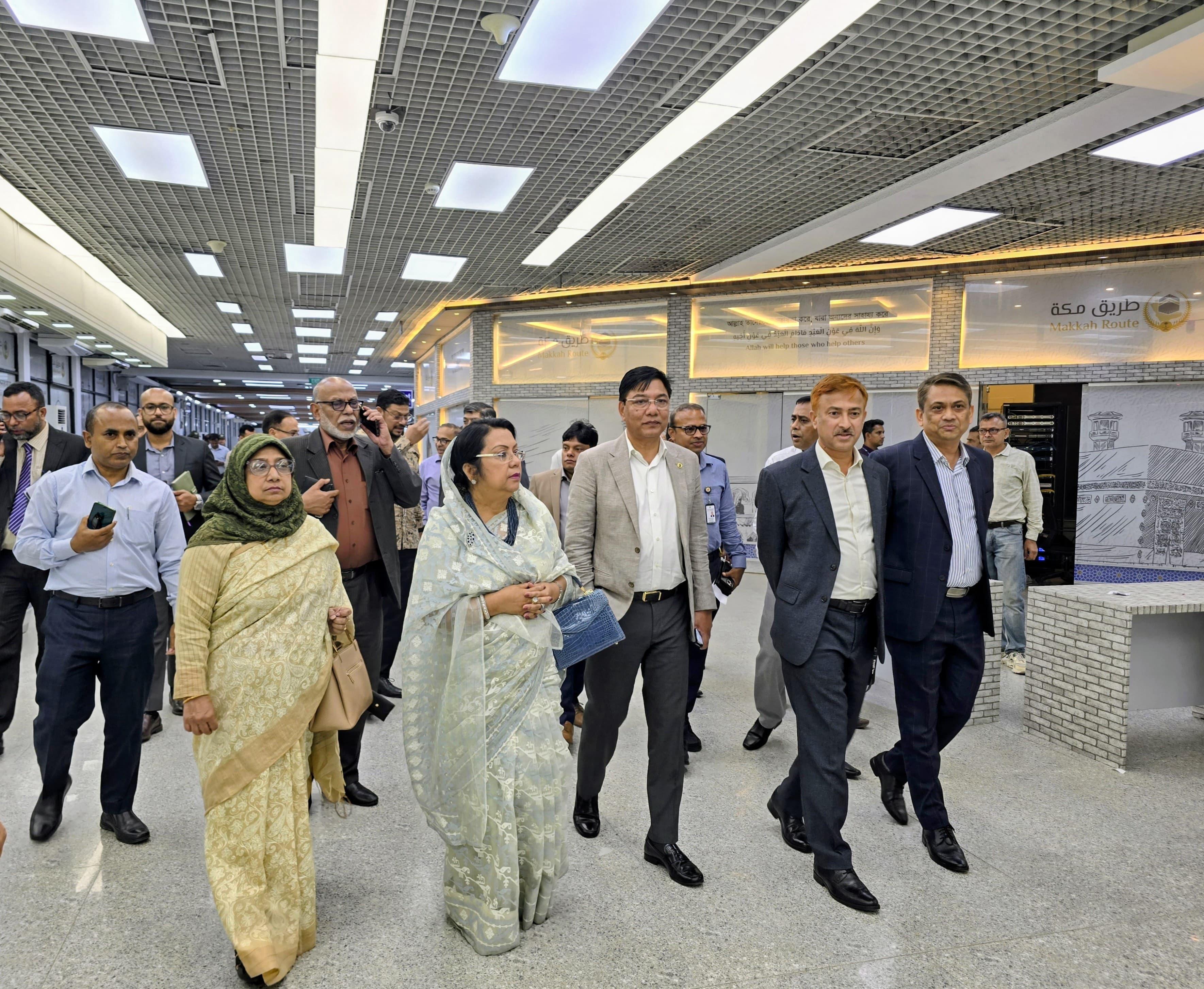 হজযাত্রা নির্বিঘ্ন করতে সর্বোচ্চ প্রস্তুতি: বিমানবন্দরে বেসামরিক বিমান পরিবহন ও পর্যটন মন্ত্রী-প্রতিমন্ত্রীর সরেজমিন পরিদর্শন