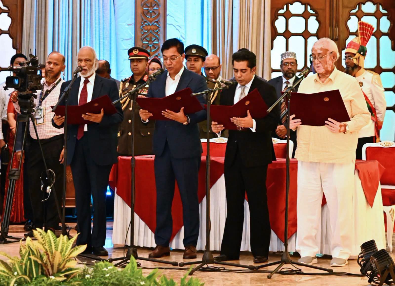 বেসামরিক বিমান পরিবহন ও পর্যটন মন্ত্রী হিসাবে শপথ গ্রহণ করছেন জনাব এম রশিদুজ্জামান মিল্লাত, এমপি