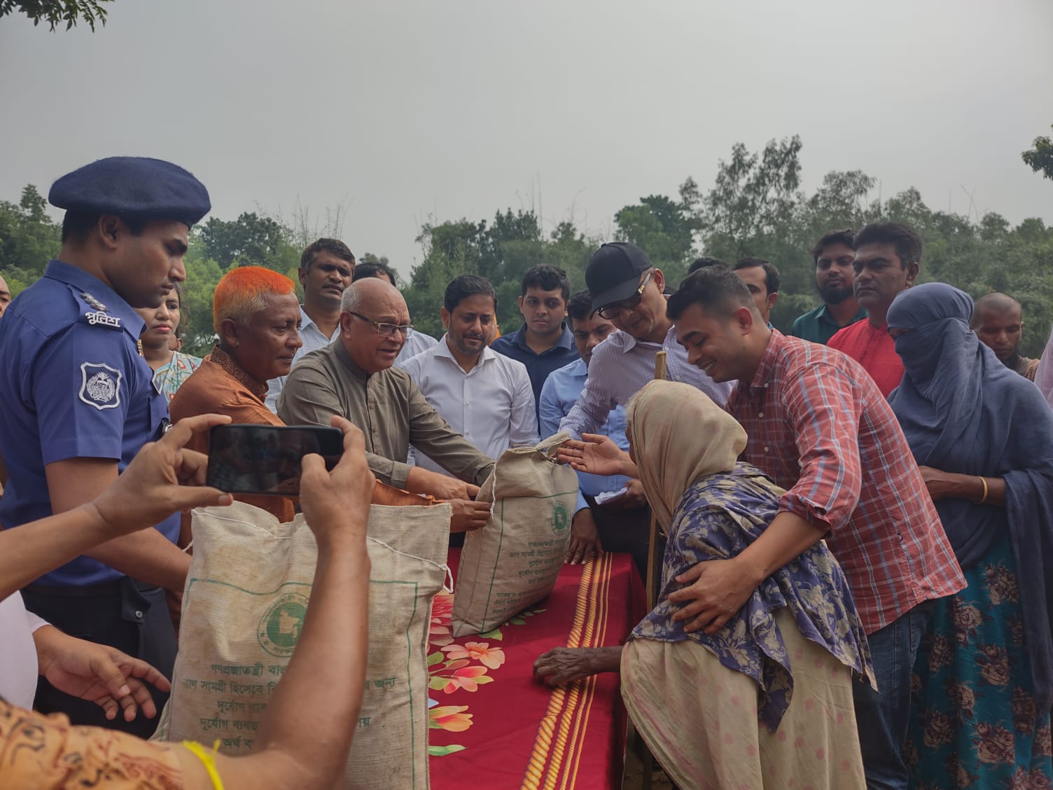 মাননীয় উপদেষ্টা মহোদয়ের শেরপুর জেলার ঝিনাইগাতী উপজেলার বন্যা দুর্গত এলাকা পরিদর্শন এবং বন্যাতদের মাঝে ত্রাণ ও ঢেউটিন বিতরণ