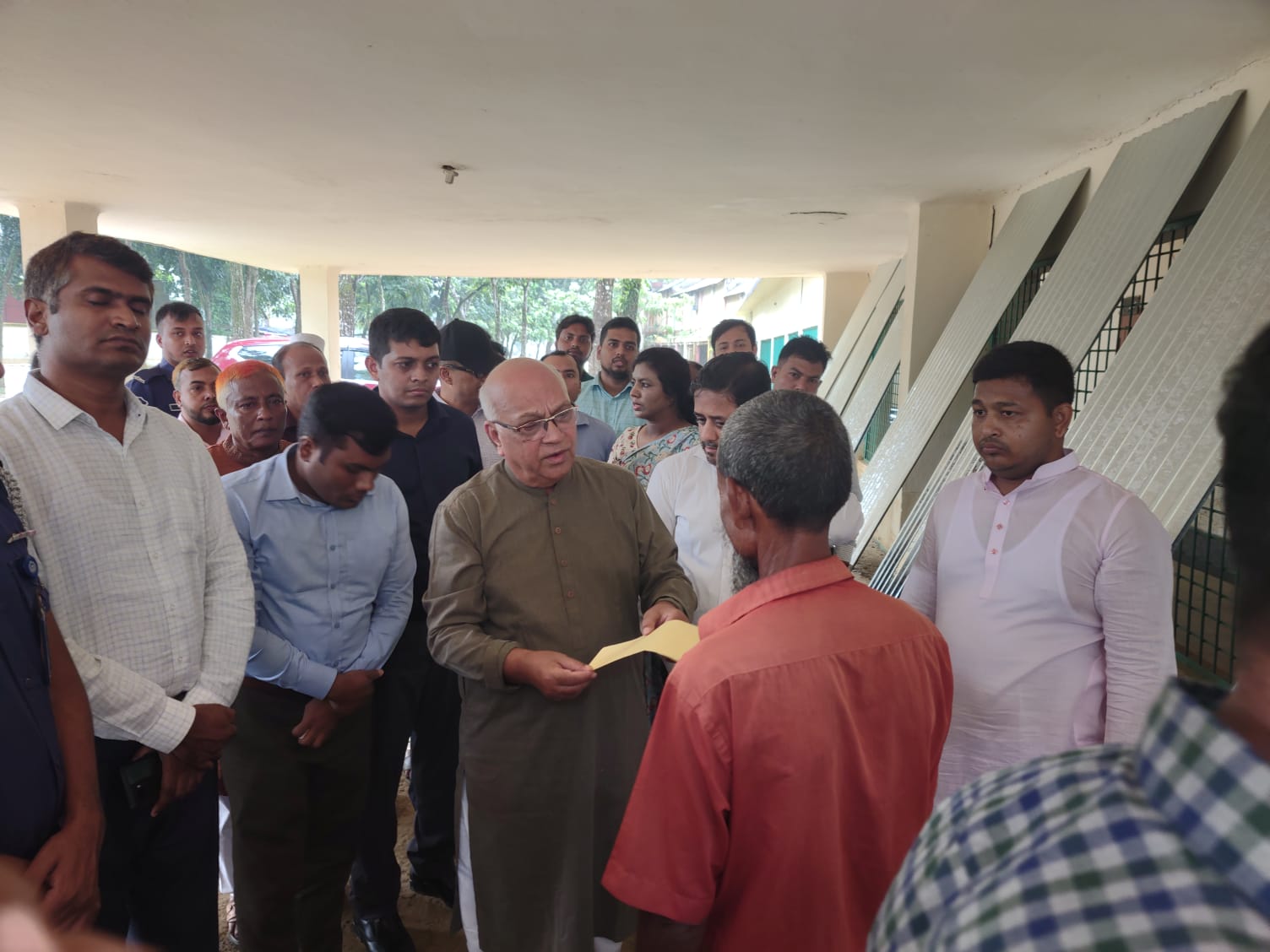 মাননীয় উপদেষ্টা মহোদয়ের শেরপুর জেলার ঝিনাইগাতী উপজেলার বন্যা দুর্গত এলাকা পরিদর্শন এবং বন্যাতদের মাঝে ত্রাণ ও ঢেউটিন বিতরণ