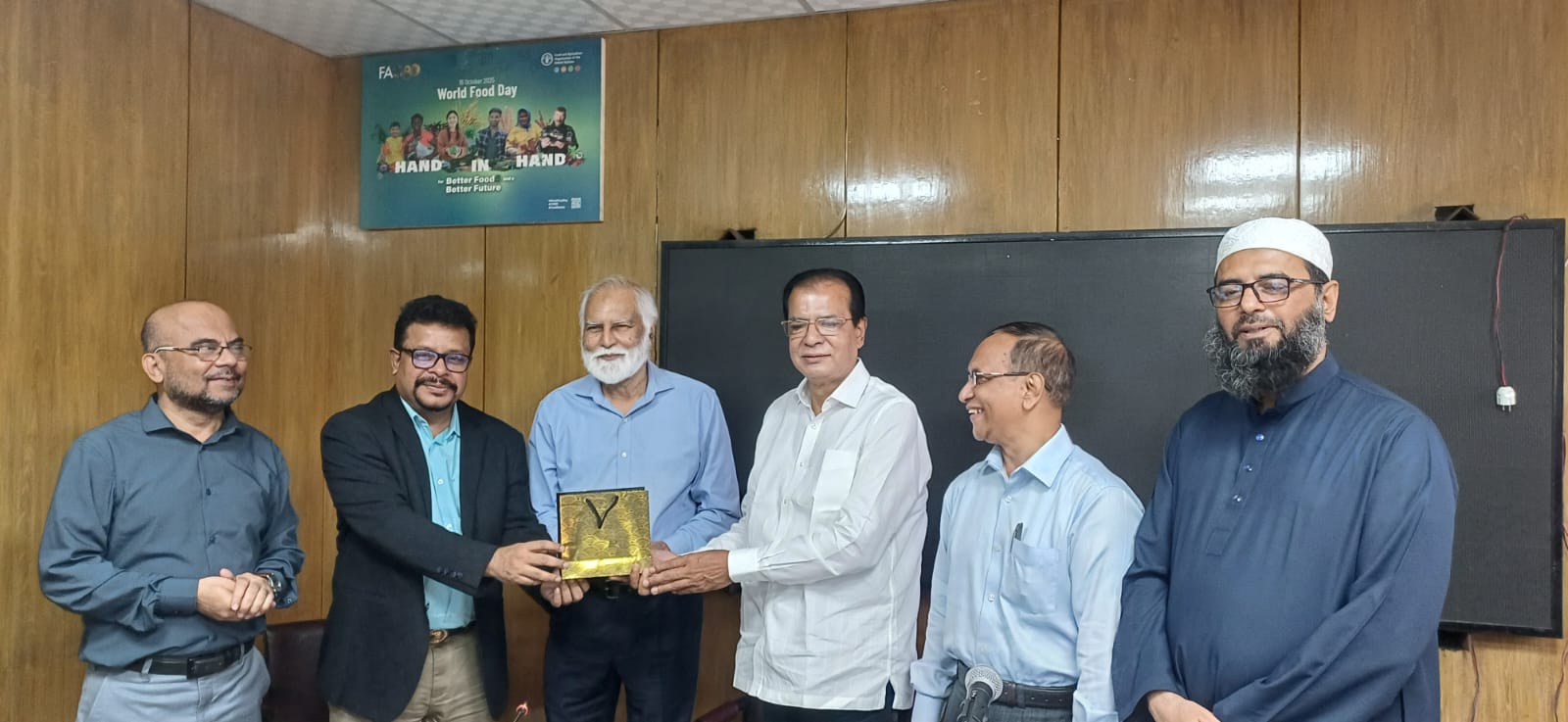মাননীয় মন্ত্রী, প্রতিমন্ত্রী এবং সচিব মহোদয়