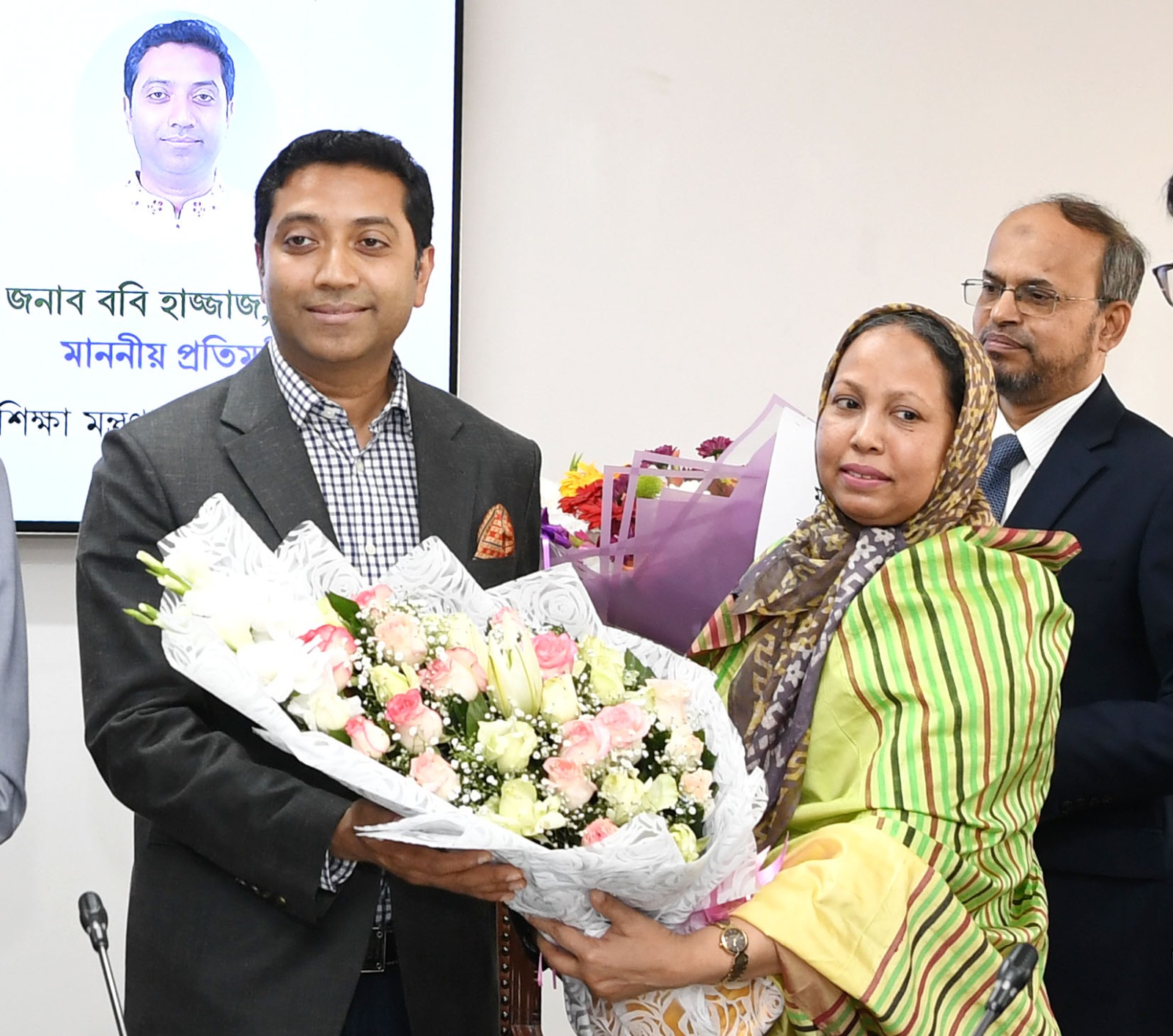 নবনিযুক্ত মাননীয় শিক্ষা প্রতিমন্ত্রী ববি হাজ্জাজ-কে মাধ্যমিক ও উচ্চ শিক্ষা বিভাগের পক্ষে ফুলেল শুভেচ্ছা ও অভিনন্দন