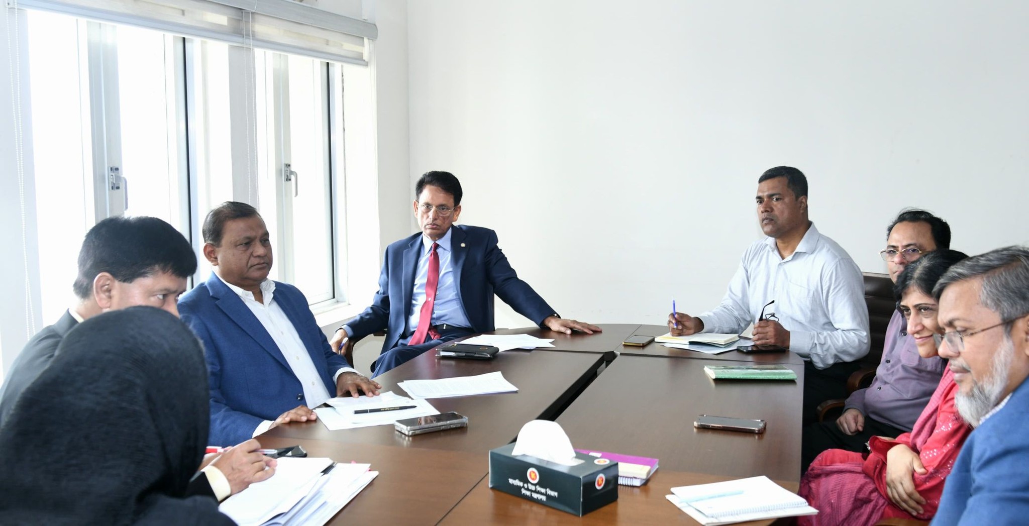 ইংলিশ মিডিয়াম স্কুলের জন্য নীতিমালা প্রণয়ন এবং কোচিং সেন্টার নীতিমালা সংক্রান্ত এক গুরুত্বপূর্ণ সভা মাধ্যমিক ও উচ্চ শিক্ষা বিভাগের সভাকক্ষে অনুষ্ঠিত হয়েছে। সভায় সভাপতিত্ব করেন শিক্ষা এবং প্রাথমিক ও গণশিক্ষা মন্ত্রী ড. আ ন ম এহছানুল হক মিলন