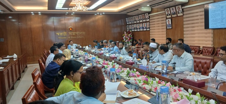 ১৫ জুলাই ২০২৫ তারিখে সুরক্ষা সেবা বিভাগের কর্মকর্তাদের সাথে মাসিক এবং অধিদপ্তরসমূহের সাথে সমন্বয় সভা স্বরাষ্ট্র মন্ত্রণালয়ের সম্মেলন কক্ষে অনুষ্ঠিত হয়েছে। উক্ত সভায় সভাপতিত্ব করেন স্বরাষ্ট্র মন্ত্রণালয়ের সিনিয়র সচিব জনাব নাসিমুল গনি।