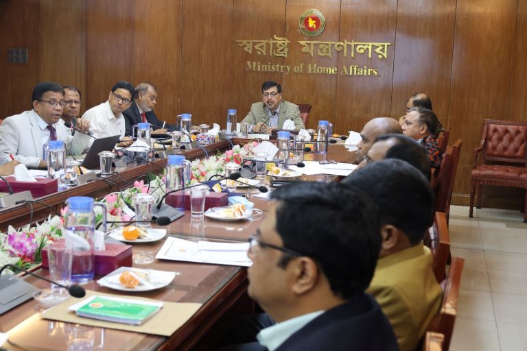 ২১ জানুয়ারি ২০২৫ তারিখে সুরক্ষা সেবা বিভাগের কর্মকর্তাদের সাথে মাসিক এবং অধিদপ্তরসমূহের সাথে সমন্বয় সভা স্বরাষ্ট্র মন্ত্রণালয়ের সম্মেলন কক্ষে অনুষ্ঠিত হয়েছে। উক্ত সভায় সভাপতিত্ব করেন স্বরাষ্ট্র মন্ত্রণালয়ের সিনিয়র সচিব জনাব নাসিমুল গনি।