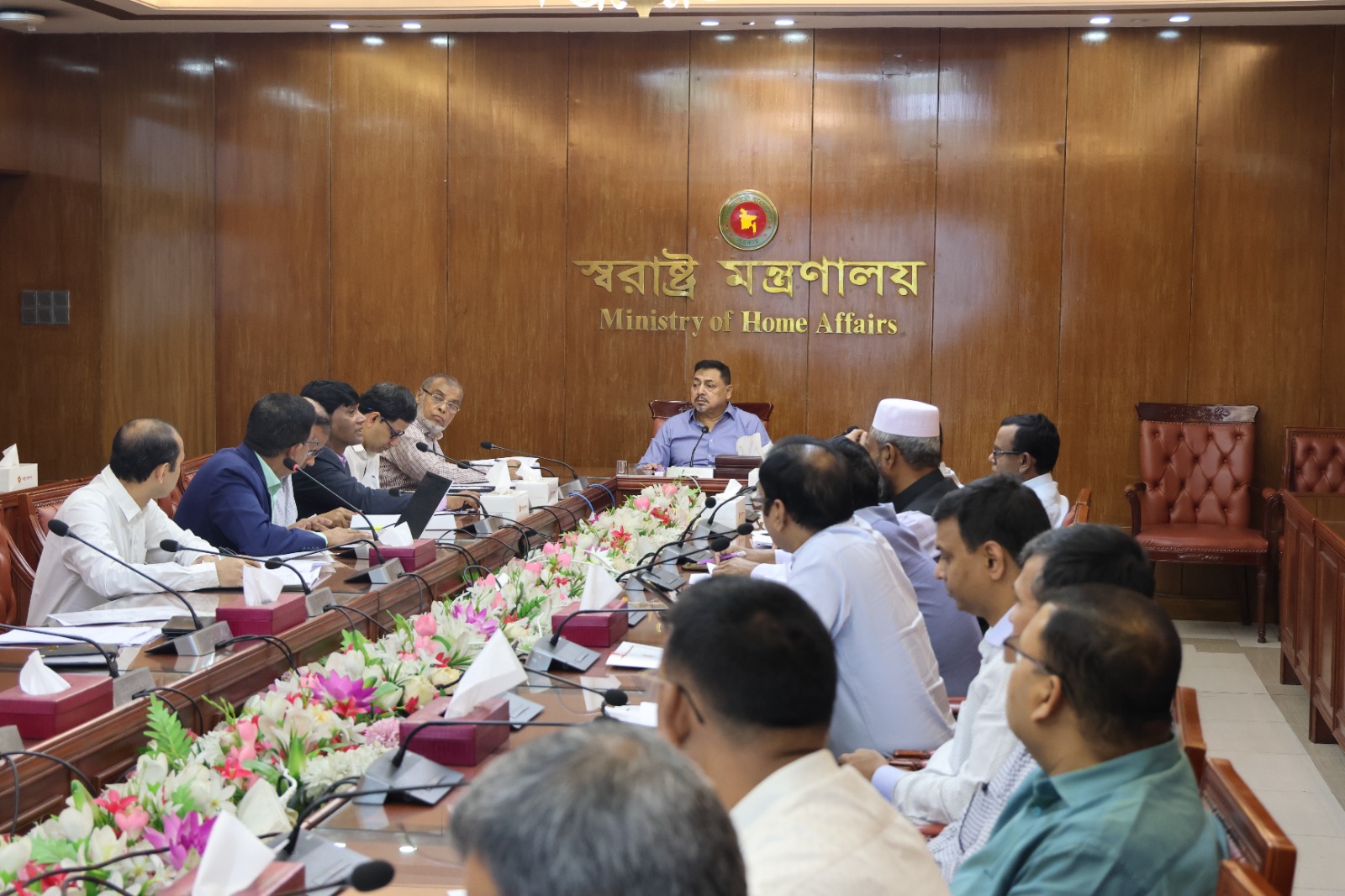 ২৫ মার্চ ২০২৫ তারিখে সুরক্ষা সেবা বিভাগের কর্মকর্তাদের সাথে মাসিক এবং অধিদপ্তরসমূহের সাথে সমন্বয় সভা স্বরাষ্ট্র মন্ত্রণালয়ের সম্মেলন কক্ষে অনুষ্ঠিত হয়েছে। উক্ত সভায় সভাপতিত্ব করেন স্বরাষ্ট্র মন্ত্রণালয়ের সিনিয়র সচিব জনাব নাসিমুল গনি।