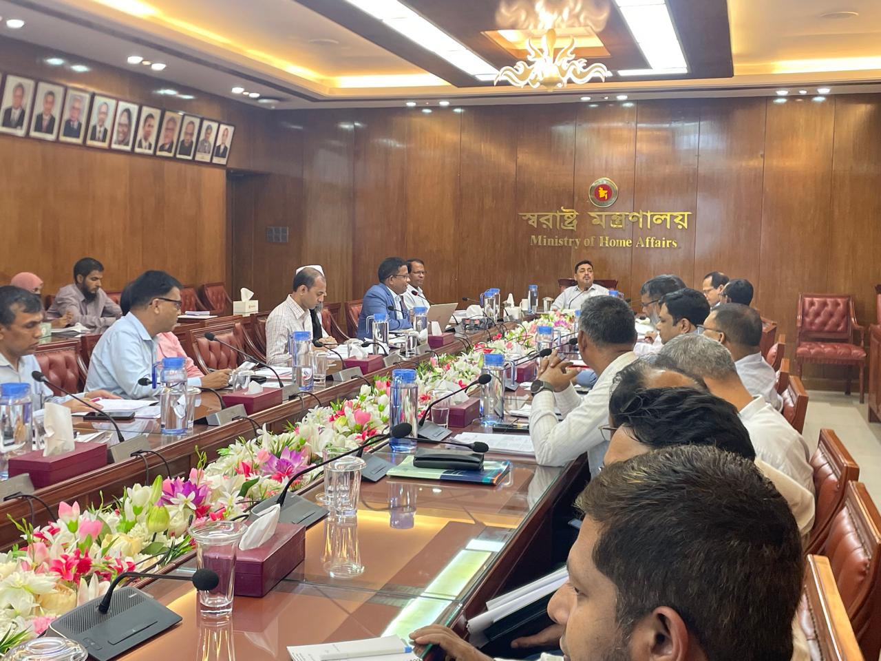 ২১ মে ২০২৫ তারিখে সুরক্ষা সেবা বিভাগের কর্মকর্তাদের সাথে মাসিক এবং অধিদপ্তরসমূহের সাথে সমন্বয় সভা স্বরাষ্ট্র মন্ত্রণালয়ের সম্মেলন কক্ষে অনুষ্ঠিত হয়েছে। উক্ত সভায় সভাপতিত্ব করেন স্বরাষ্ট্র মন্ত্রণালয়ের সিনিয়র সচিব জনাব নাসিমুল গনি।