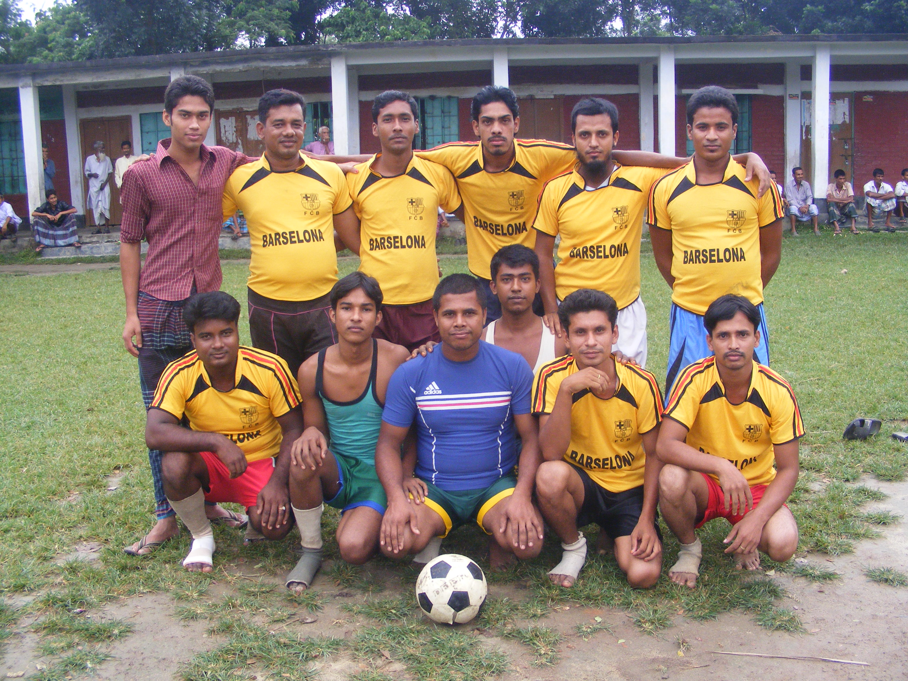 আমাদে ফুটবলার