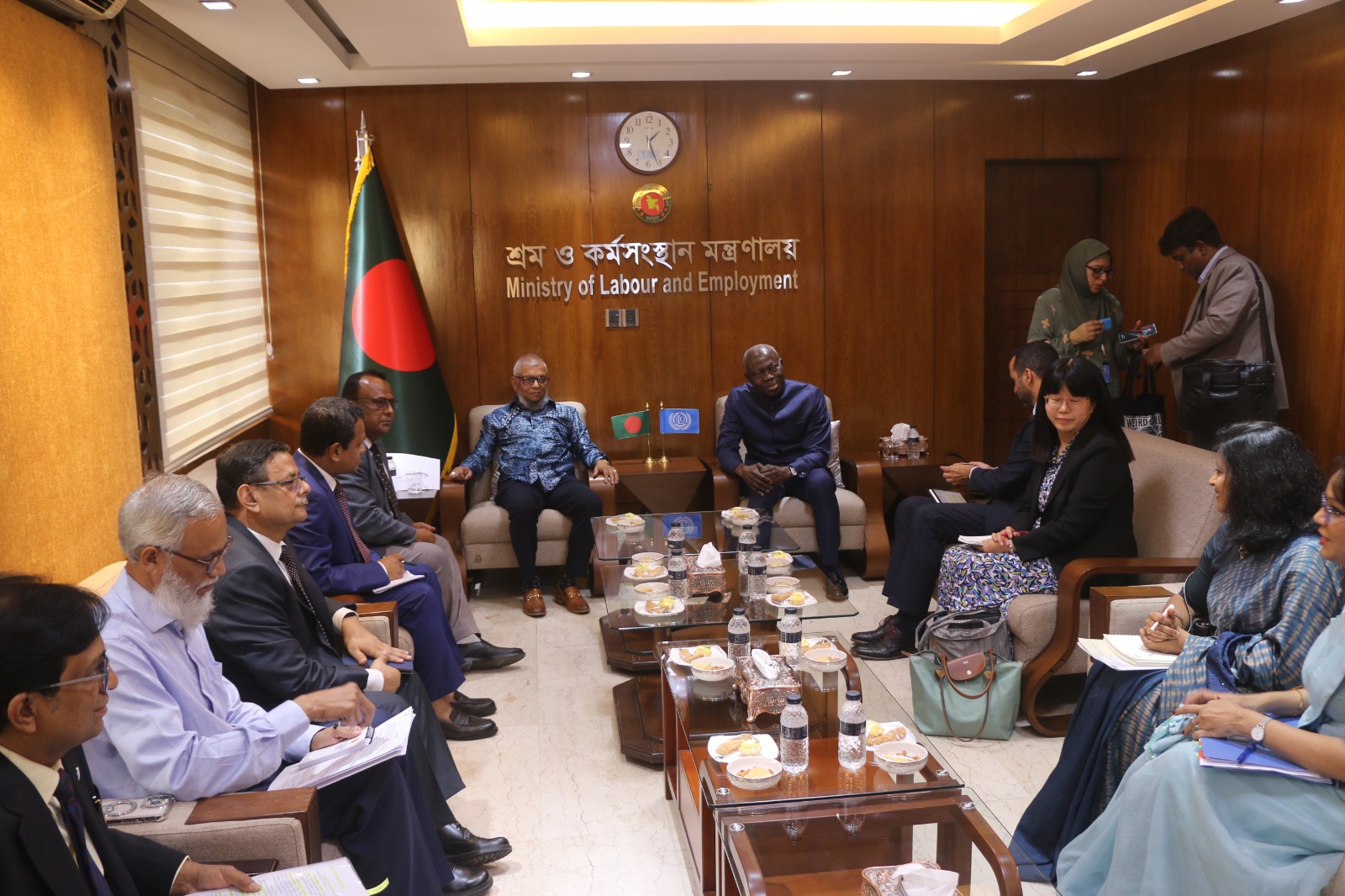 শ্রম ও কর্মসংস্থান মন্ত্রণালয়ের মাননীয় মন্ত্রী এবং আই এল ও এর ডিজি এর সৌজন্য সাক্ষাৎ