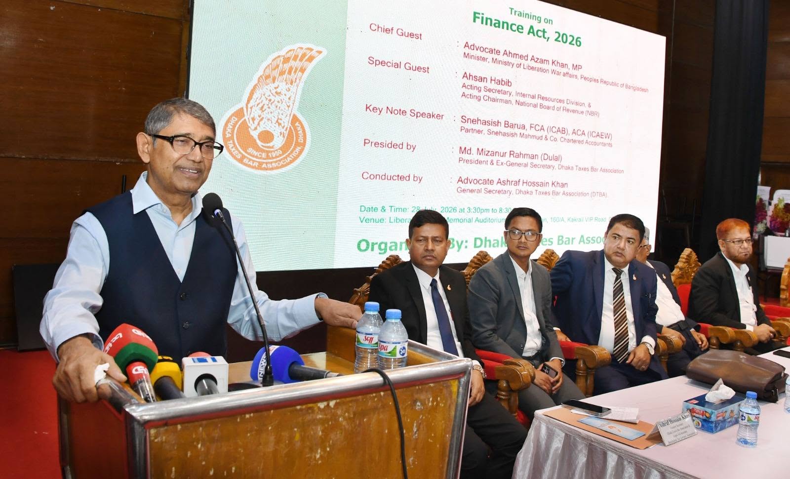 ঢাকা ট্যাক্সেস বার অ্যাসোসিয়েশন এর উদ্যোগে আয়োজিত "Training on Finance Act, 2026" বিষয়ক প্রশিক্ষণ কর্মসূচির উদ্বোধন অনুষ্ঠানে প্রধান অতিথি হিসেবে বক্তব্য রাখেন মাননীয় মন্ত্রী জনাব আহমেদ আযম খান, এমপি।