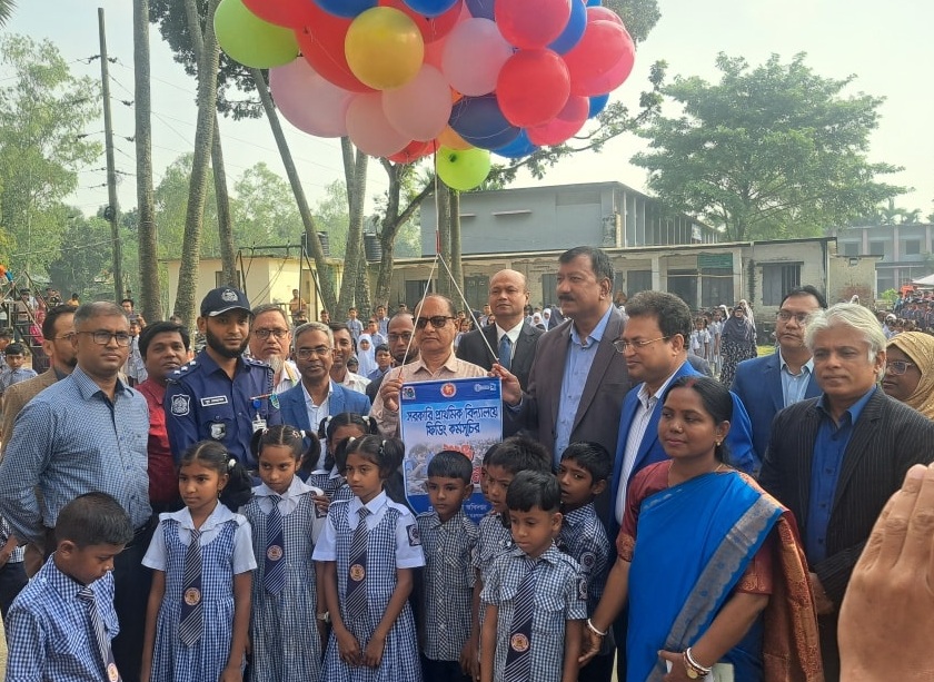 সরকারি প্রাথমিক বিদ্যালয়ে 'সরকারি প্রাথমিক বিদ্যালয়ে ফিডিং কর্মসূচি'র উদ্বোধন