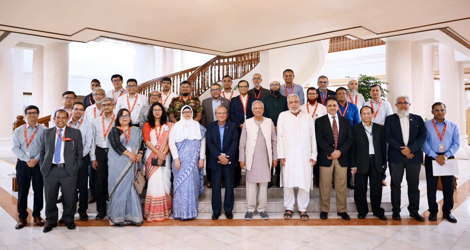 আজ ২০ এপ্রিল ২০২৫ মাননীয় প্রধান উপদেষ্টা ড. মুহাম্মদ ইউনূস কর্তৃক বিগত রমজানে দেশকে লোডশেডিং মুক্ত রাখা এবং ভোগান্তিমুক্ত ঈদ যাত্রায় কার্যকর ভূমিকা পালন করায় বিদ্যুৎ জ্বালানি ও খনিজ সম্পদ মন্ত্রণালয়, সড়ক পরিবহন ও সেতু মন্ত্রণালয় এবং রেলপথ মন্ত্রণালয়ের মাননীয় উপদেষ্টাসহ উল্লিখিত মন্ত্রণালয়ের উর্দ্ধতন কর্মকর্তাবৃন্দকে ধন্যবাদ জ্ঞাপন অনুষ্ঠান