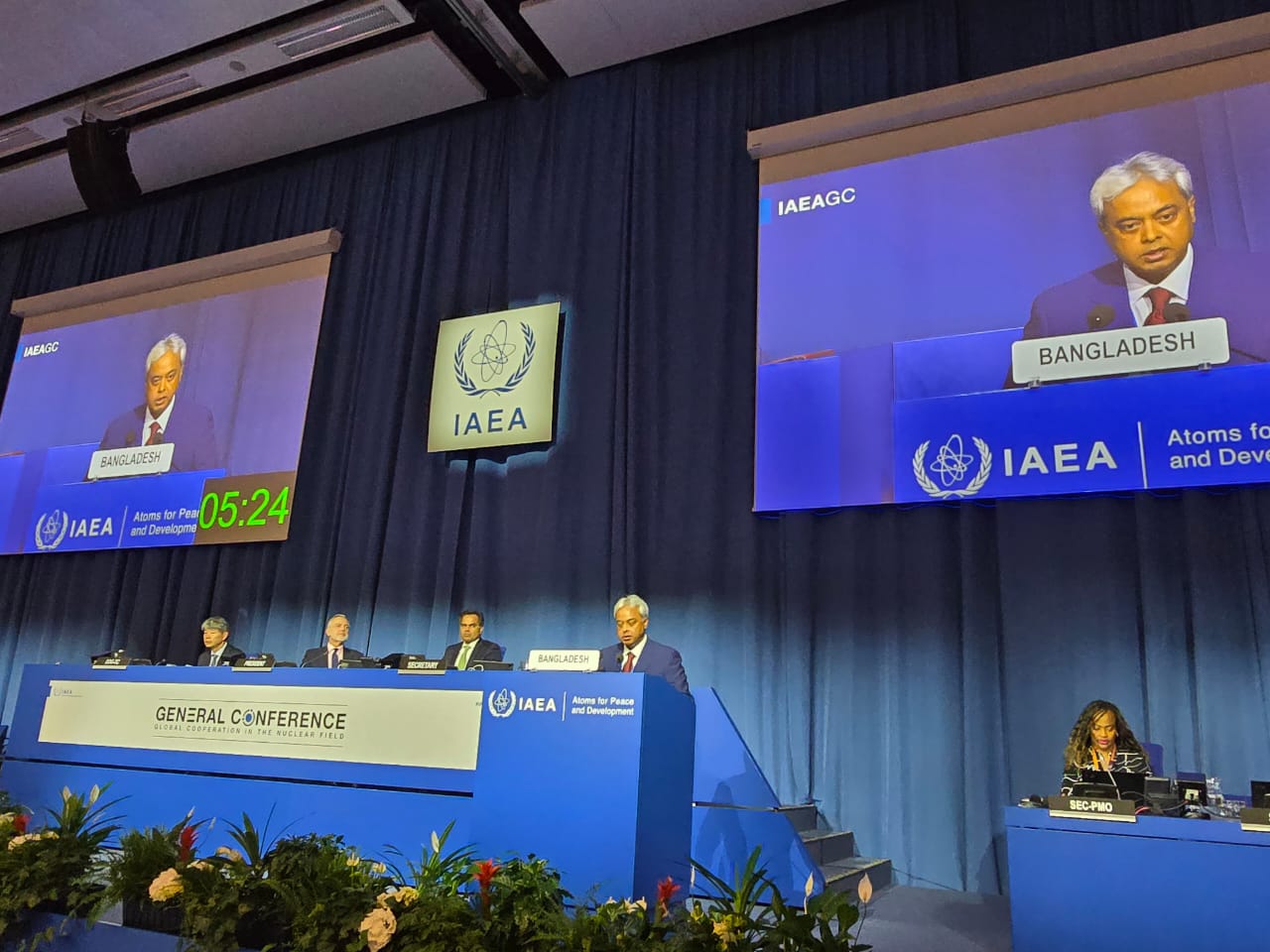 ১৬ সেপ্টেম্বর ২০২৫ তারিখে অস্ট্রিয়ার ভিয়েনায় ৬৯ তম IAEA-এর সাধারণ সম্মেলনে বাংলাদেশের পক্ষে বিজ্ঞান ও প্রযুক্তি সচিব জনাব মোঃ আনোয়ার হোসেন বক্তব্য প্রদান করছেন।