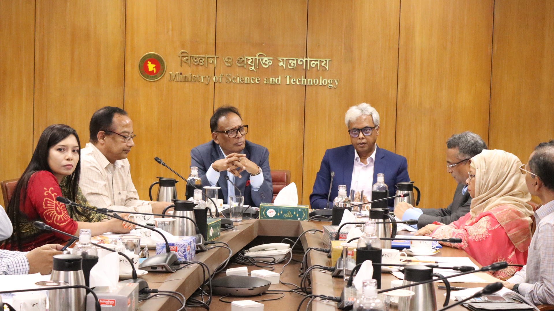 বিজ্ঞান ও প্রযুক্তি মন্ত্রণালয়ের মাননীয় মন্ত্রী ফকির মাহবুব আনাম, এমপি, বর্তমান সরকারের নির্বাচনী ইশতেহার অনুযায়ী প্রণীত ১৮০ দিনের কর্মপরিকল্পনা এবং চলমান প্রকল্পসমূহের বাস্তবায়ন অগ্রগতির বিষয়ে অনুষ্ঠিত সভায় প্রধান অতিথির বক্তৃতা করেন