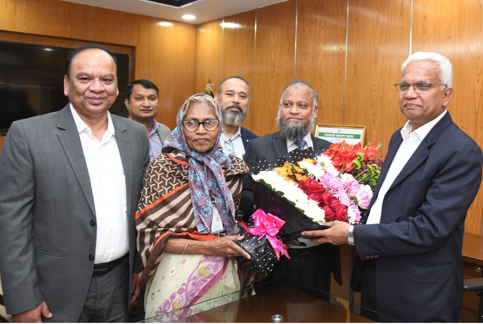 মহিলা ও শিশু বিষয়ক মন্ত্রণালয়ের মাননীয় মন্ত্রী জনাব আবু জাফর মোঃ জাহিদ হোসেন, এমপি মহোদয় এবং কর্মকর্তাগণ