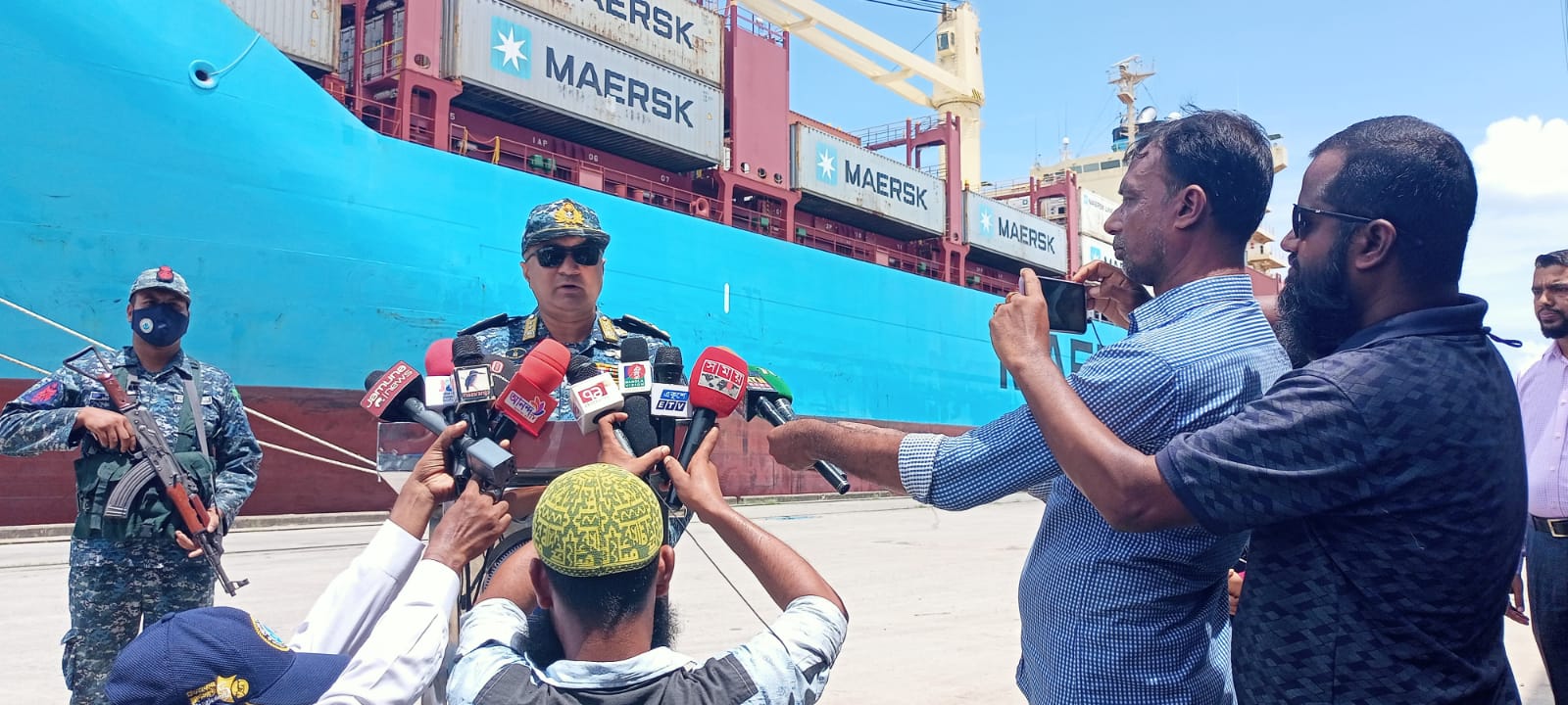 পদ্মা সেতু চালু হওয়ায় মোংলা বন্দর দিয়ে ঢাকার গার্মেন্টস পন্য রপ্তানি শুরু’