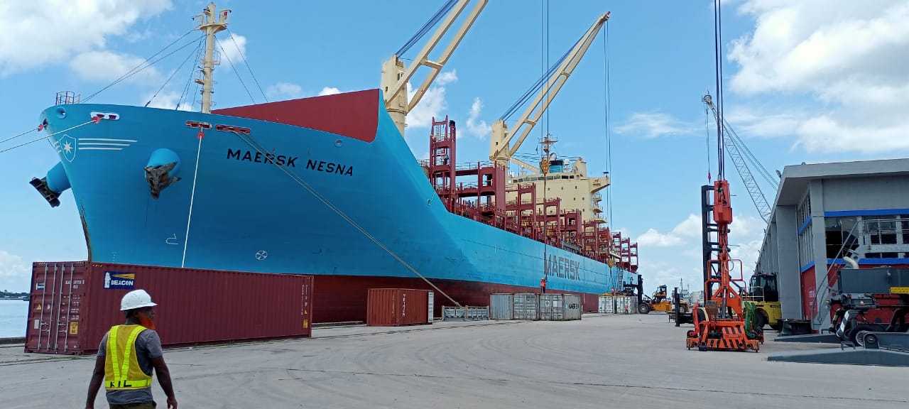 পদ্মা সেতু চালু হওয়ায় মোংলা বন্দর দিয়ে ঢাকার গার্মেন্টস পন্য রপ্তানি শুরু’