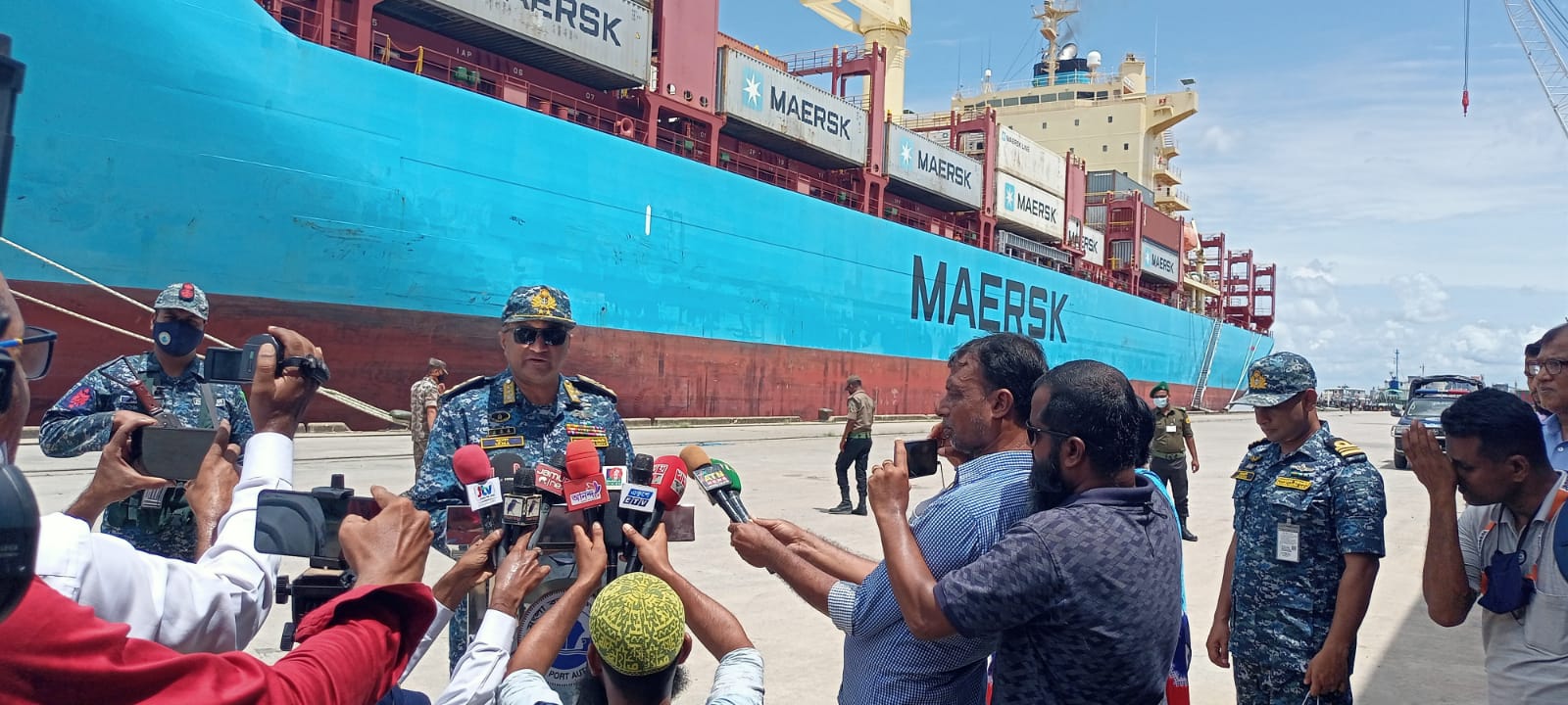 পদ্মা সেতু চালু হওয়ায় মোংলা বন্দর দিয়ে ঢাকার গার্মেন্টস পন্য রপ্তানি শুরু’