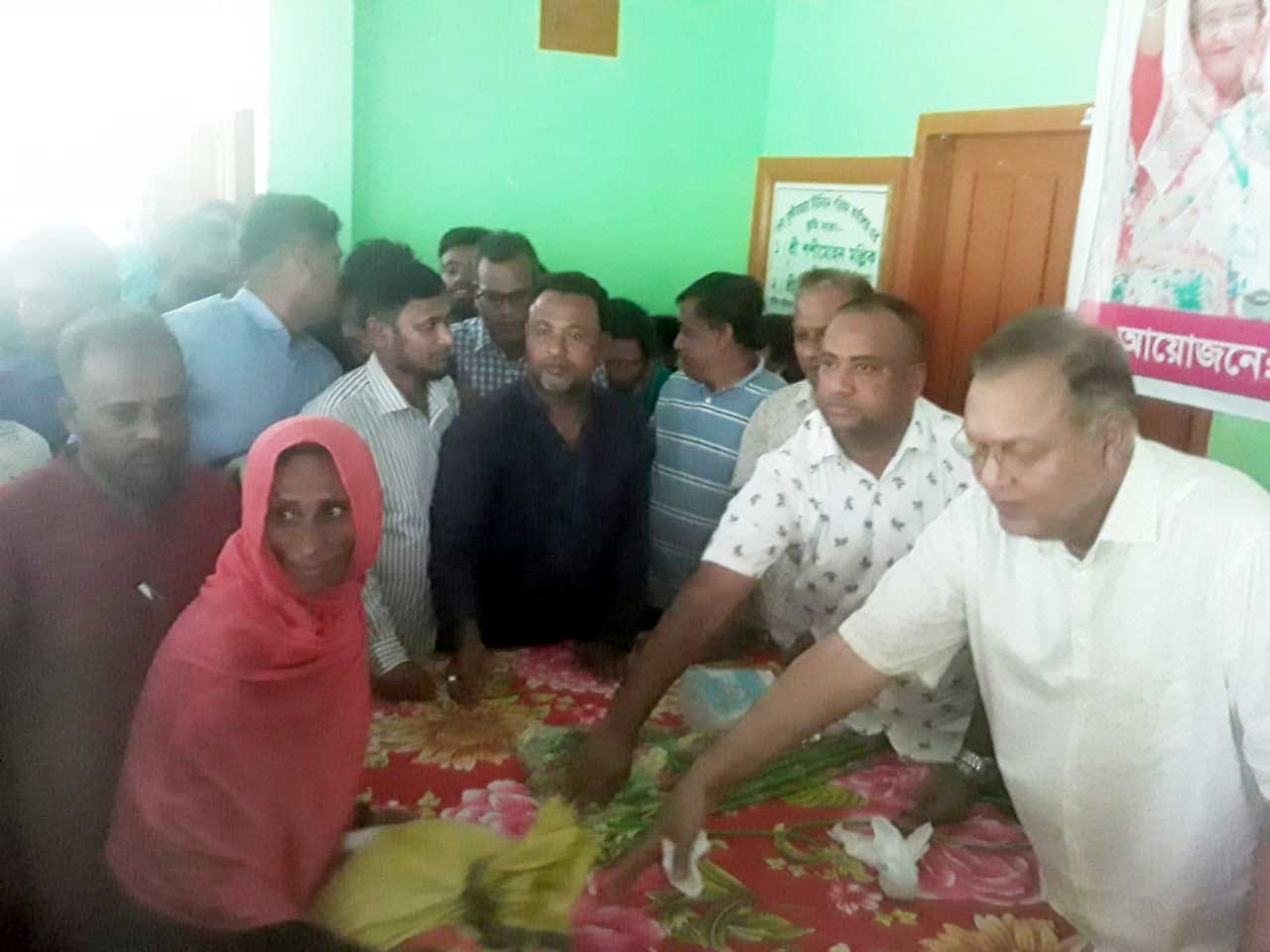 পবিত্র ঈদুল ফিতর উপলক্ষে হতদরিদ্র পরবারের মধ্যে খাদ্যশস্য বিতরণ অনুষ্ঠান