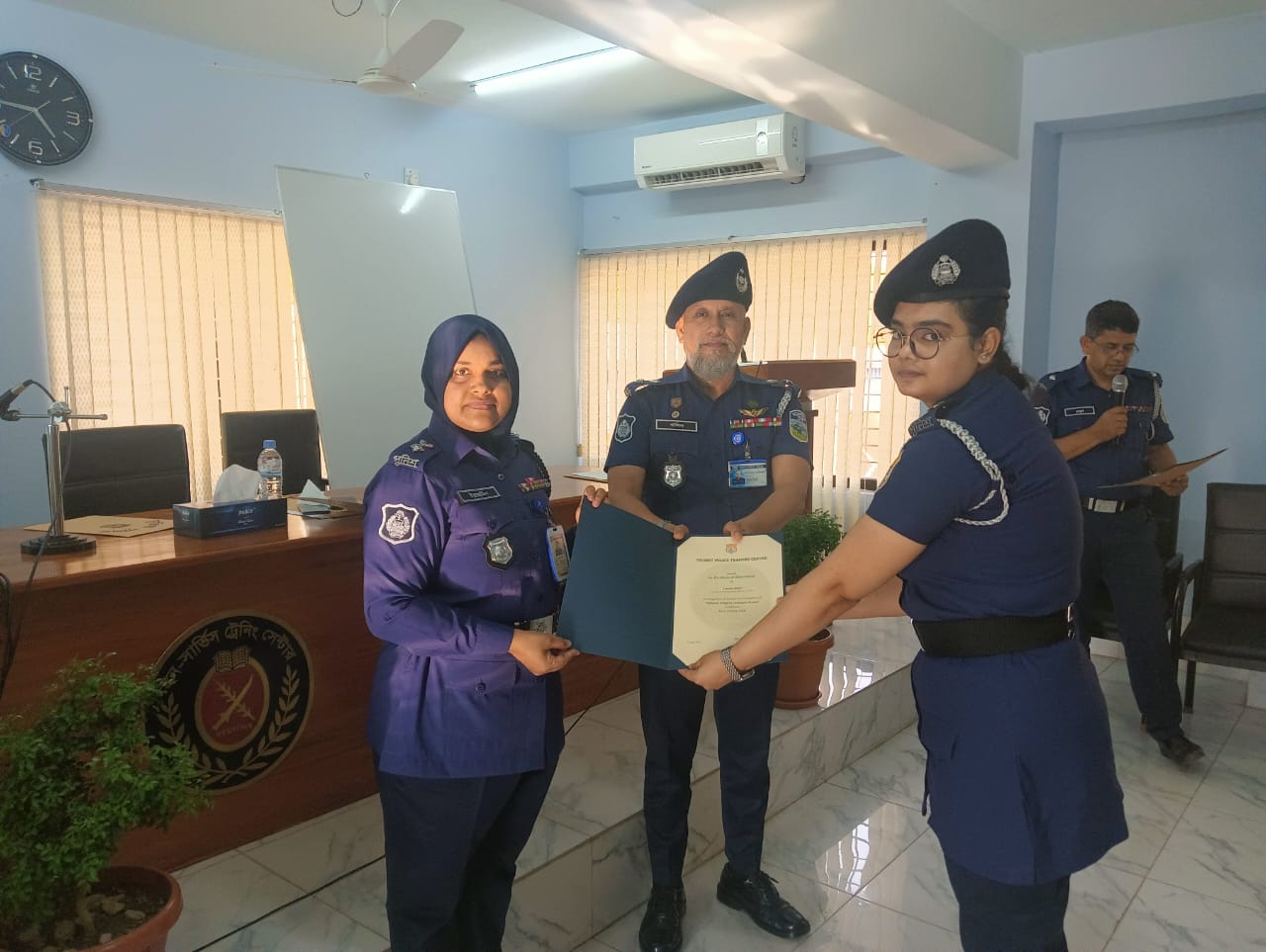 সার্টিফিকেট বিতরণ