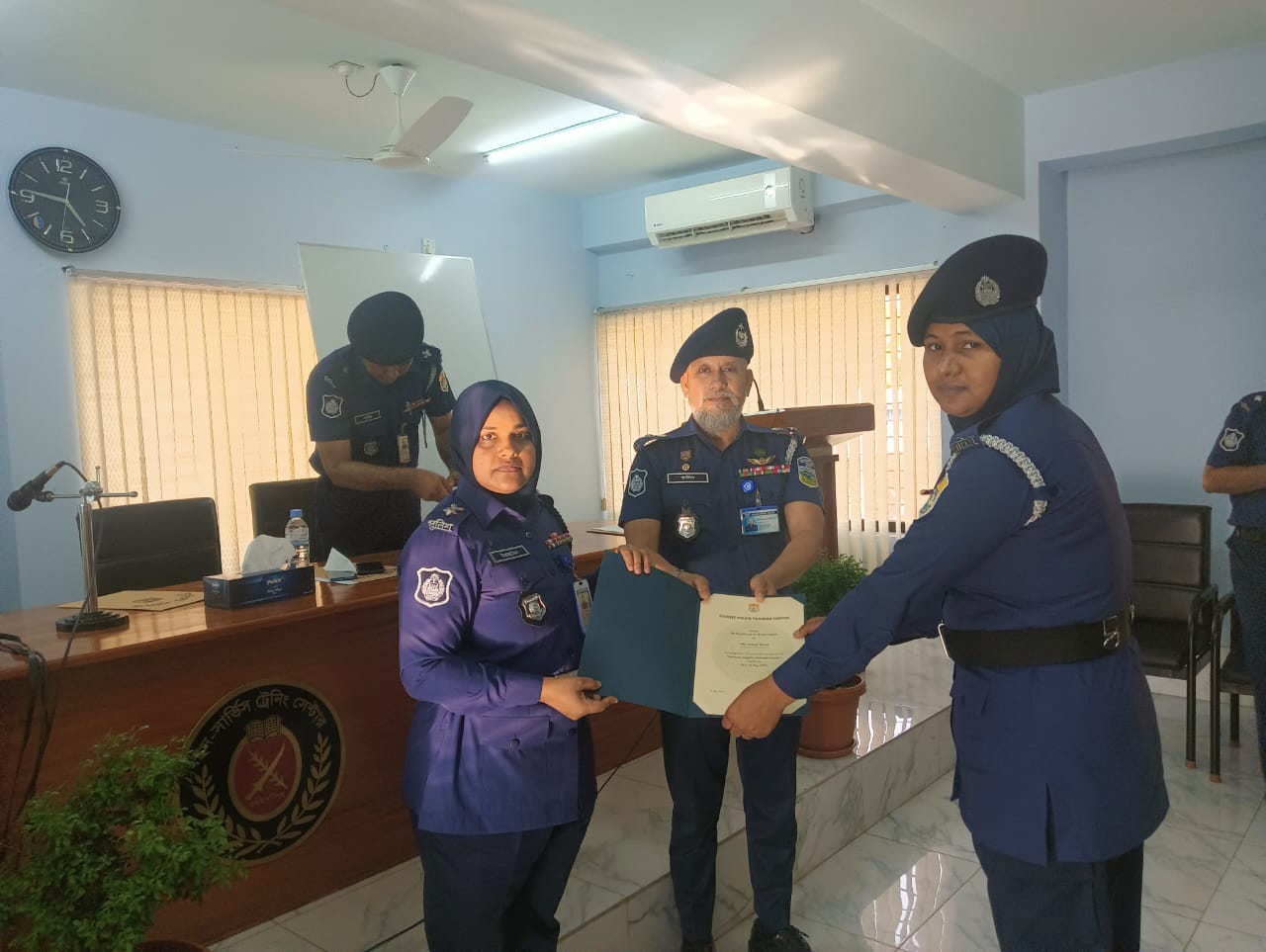 সার্টিফিকেট বিতরণ