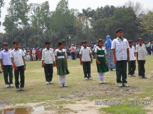 শারিরিক কসরতরত বিভিন্ন শিক্ষা প্রতিষ্ঠান এর ছাত্র-ছাত্রীবৃন্দ।