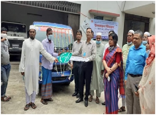 AIF-2 distributed by Md. Towfiqul Arif, Additional Secretary, MOFL in Araihazar, Narayanganj.