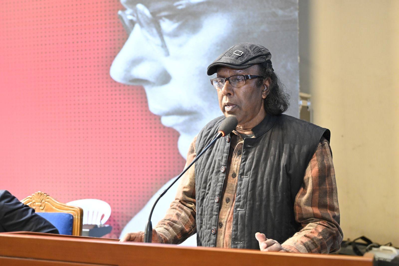 প্রফেসর ইরশাদ আহমেদ শাহীন, ডিন, স্কুল অব আর্টস এন্ড কালচার, ইউনিভার্সিটি অব সাউথ এশিয়া, ঢাকা।