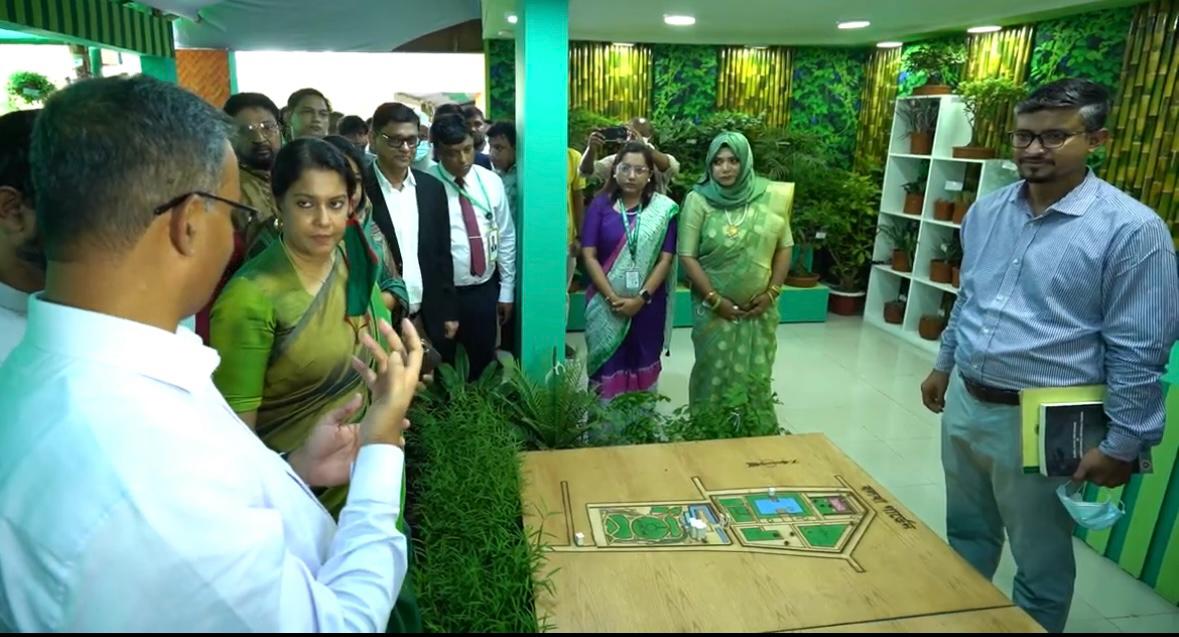 মাননীয় উপদেষ্টা জাতীয় বৃক্ষমেলা ২০২৫ উপলক্ষে জাতীয় উদ্ভিদ উদ্যানের স্টল পরিদর্শন।