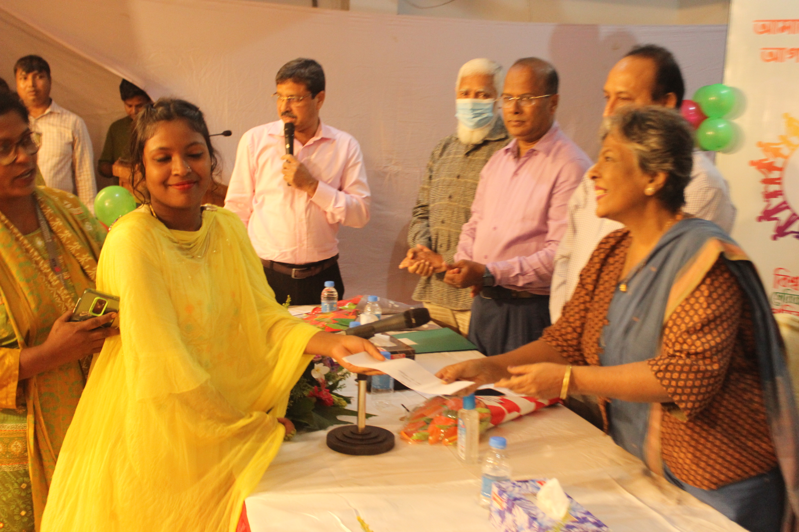 শিক্ষা উপবৃত্তি প্রদান