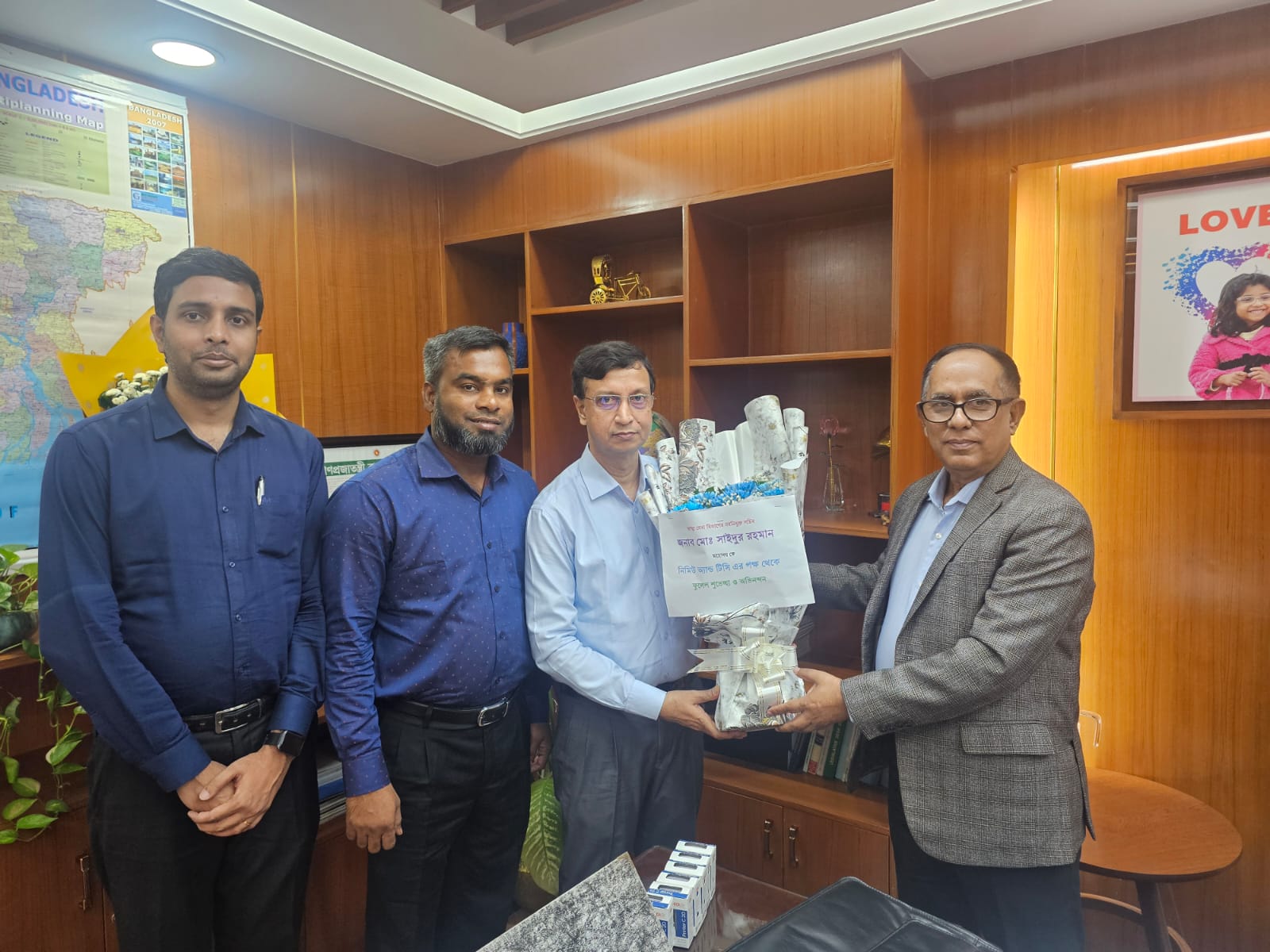 স্বাস্থ্য সেবা বিভাগের নবনিযুক্ত সচিব জনাব মো: সাইদুর রহমান মহোদয়কে নিমিউ এন্ড টিসি এর পক্ষ থেকে ফুলেল শুভেচছা ও অভিনন্দন।