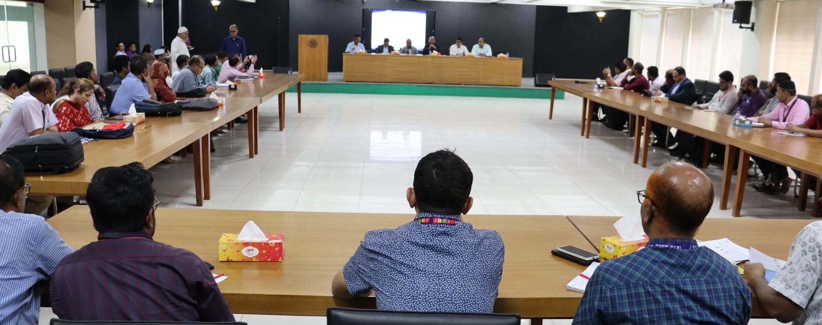 ০৮/০৫/২০২৫ তারিখ ভাসানচরে বসবাসরত এফডিএমএনদের মাঝে মানবিক সহায়তা কার্যক্রম সংশ্লিষ্ট এনজিও ও প্রশাসনের সমন্বয়ে এক কর্মশালা এনজিও বিষয়ক ব্যুরো’র সভা কক্ষে অনুষ্ঠিত হয়।